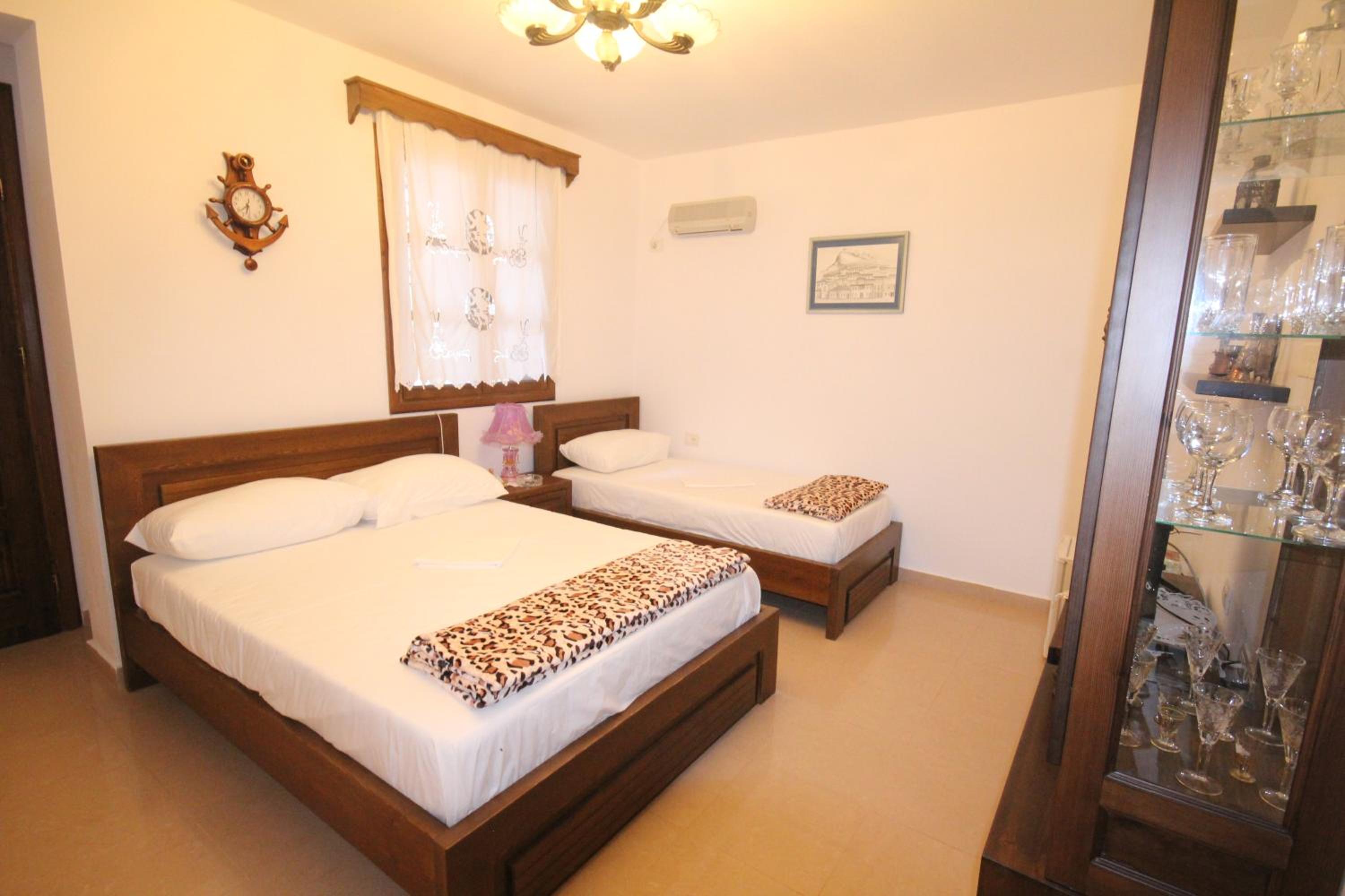 Apartment Altin in old town