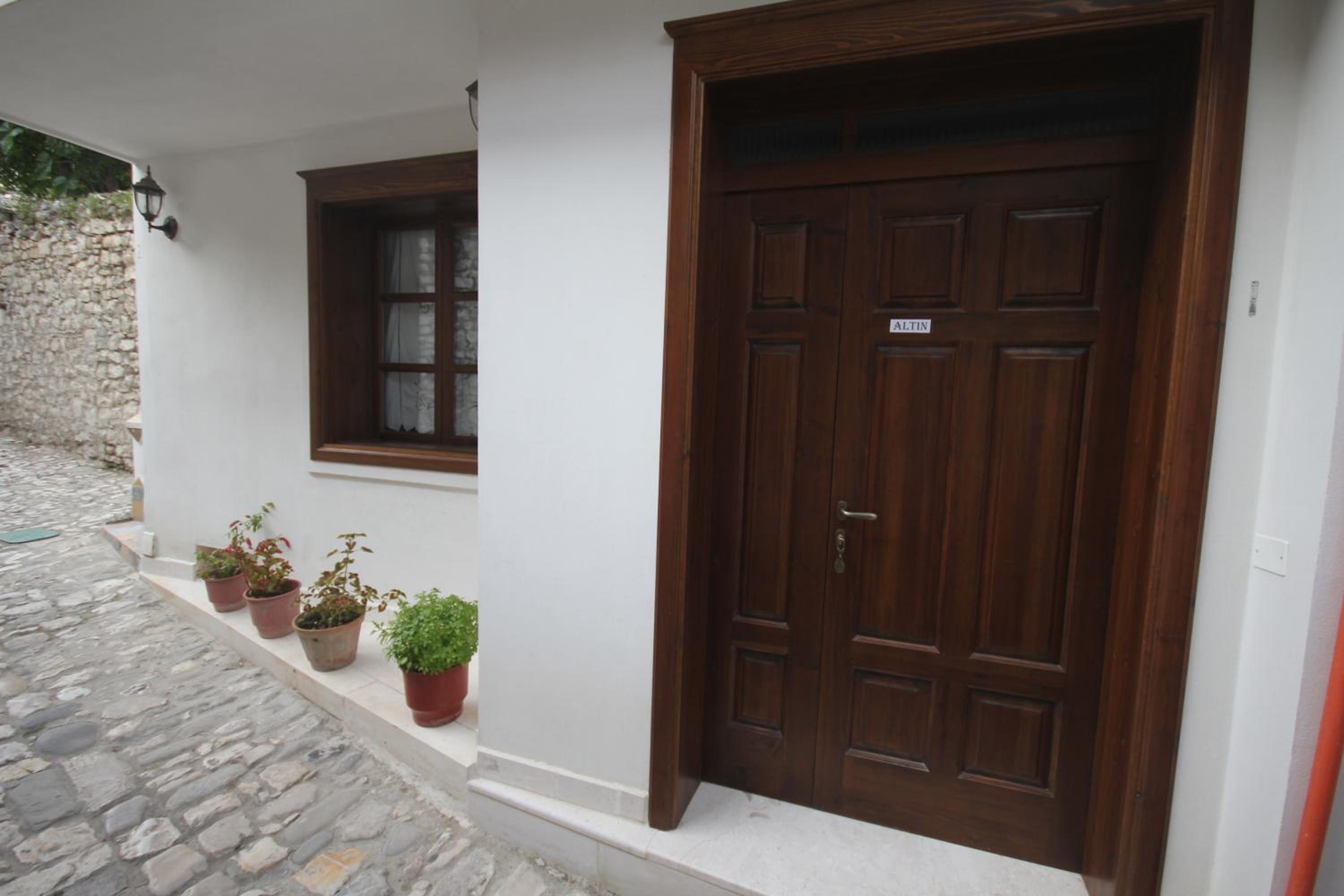 Apartment Altin in old town