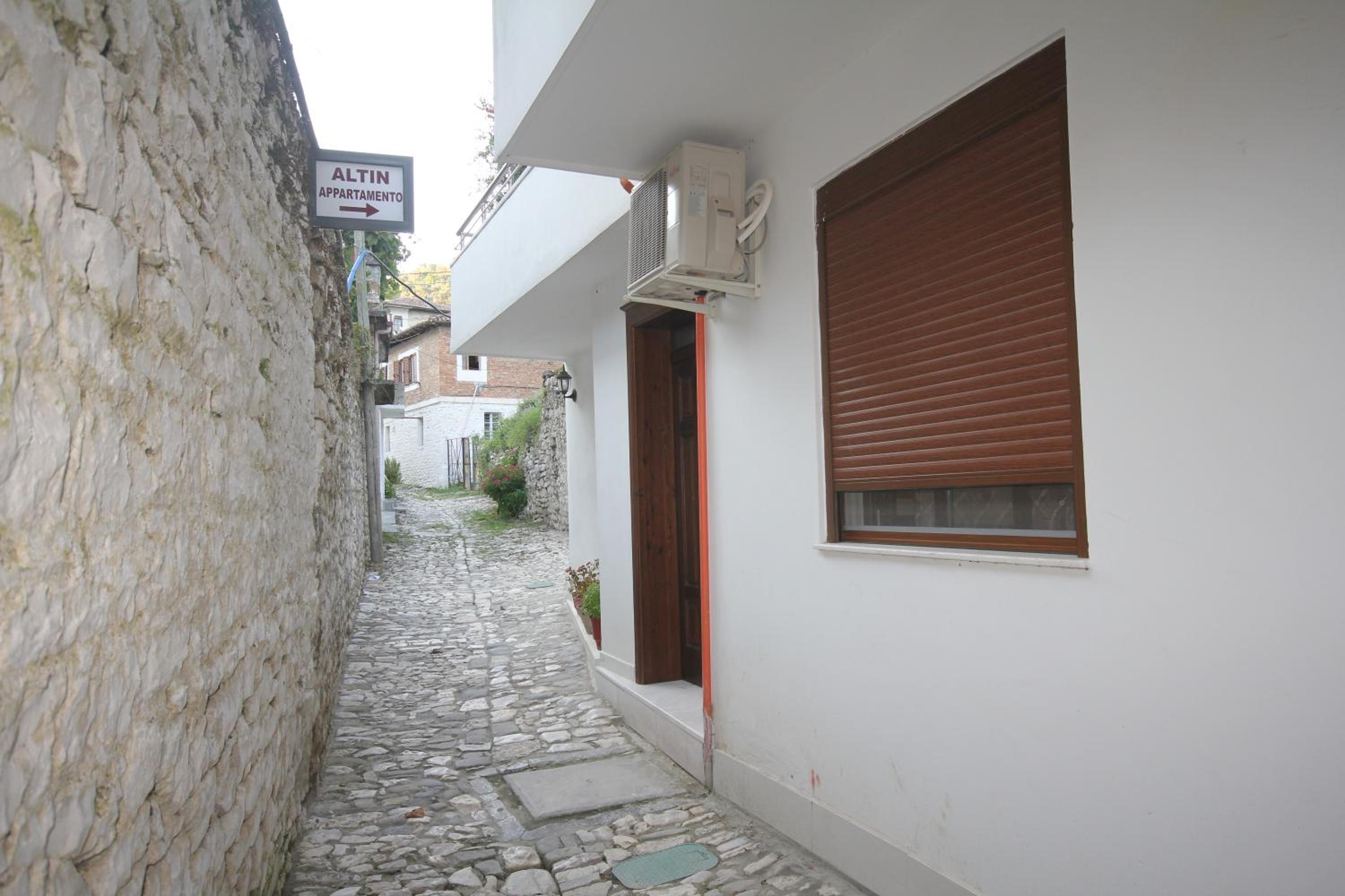 Apartment Altin in old town