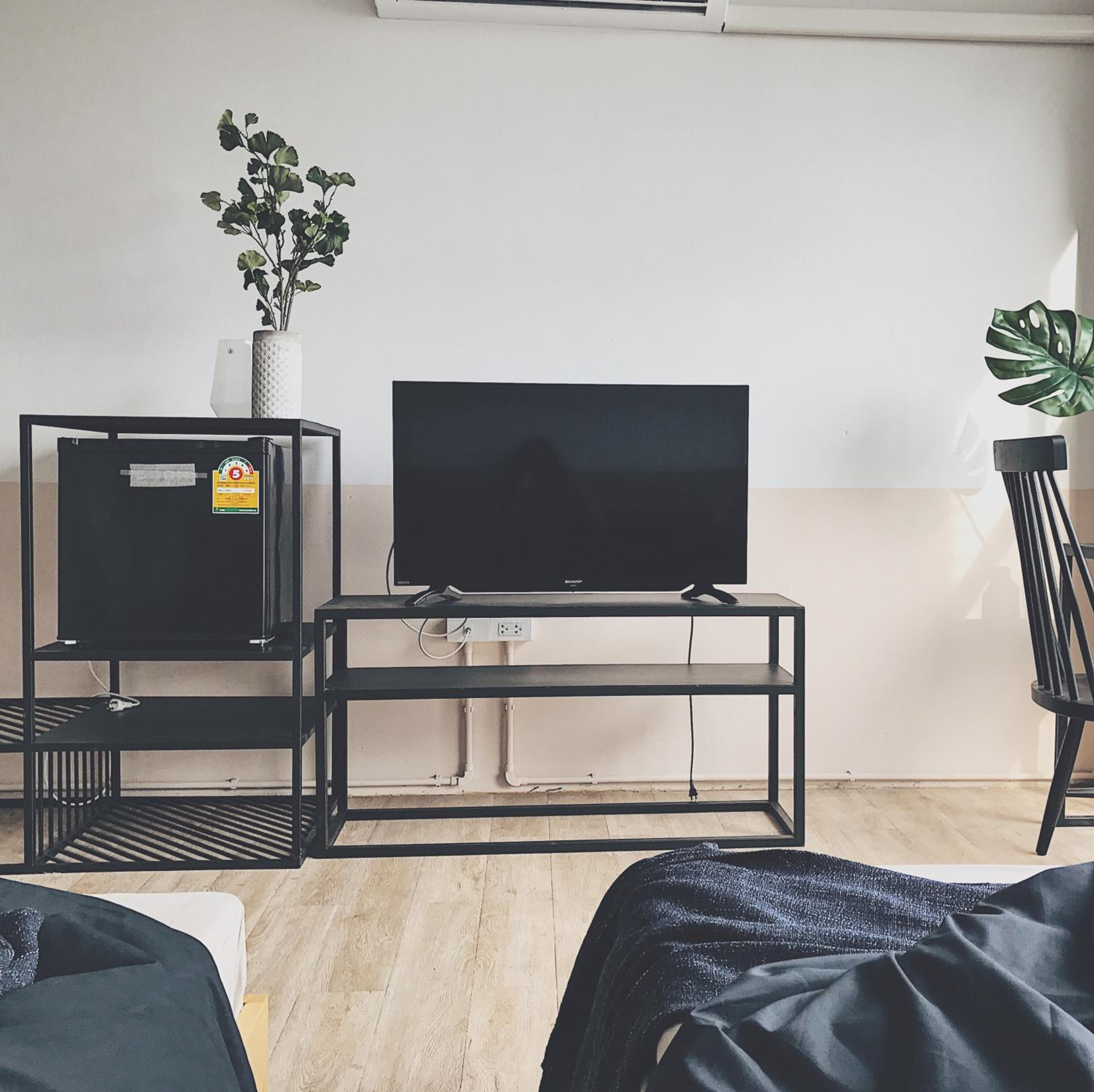 Beige Poshtels + Netflix
