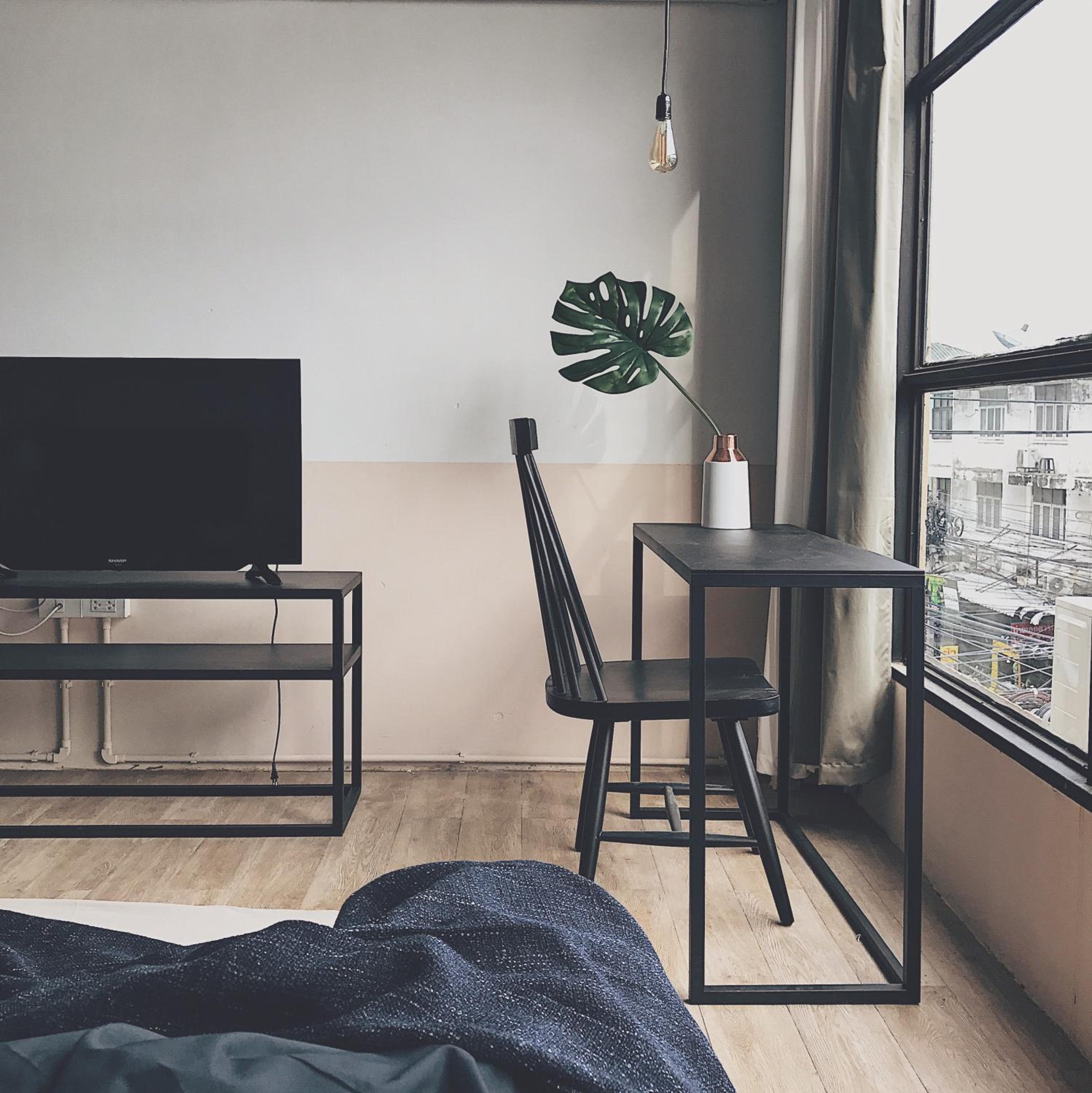Beige Poshtels + Netflix