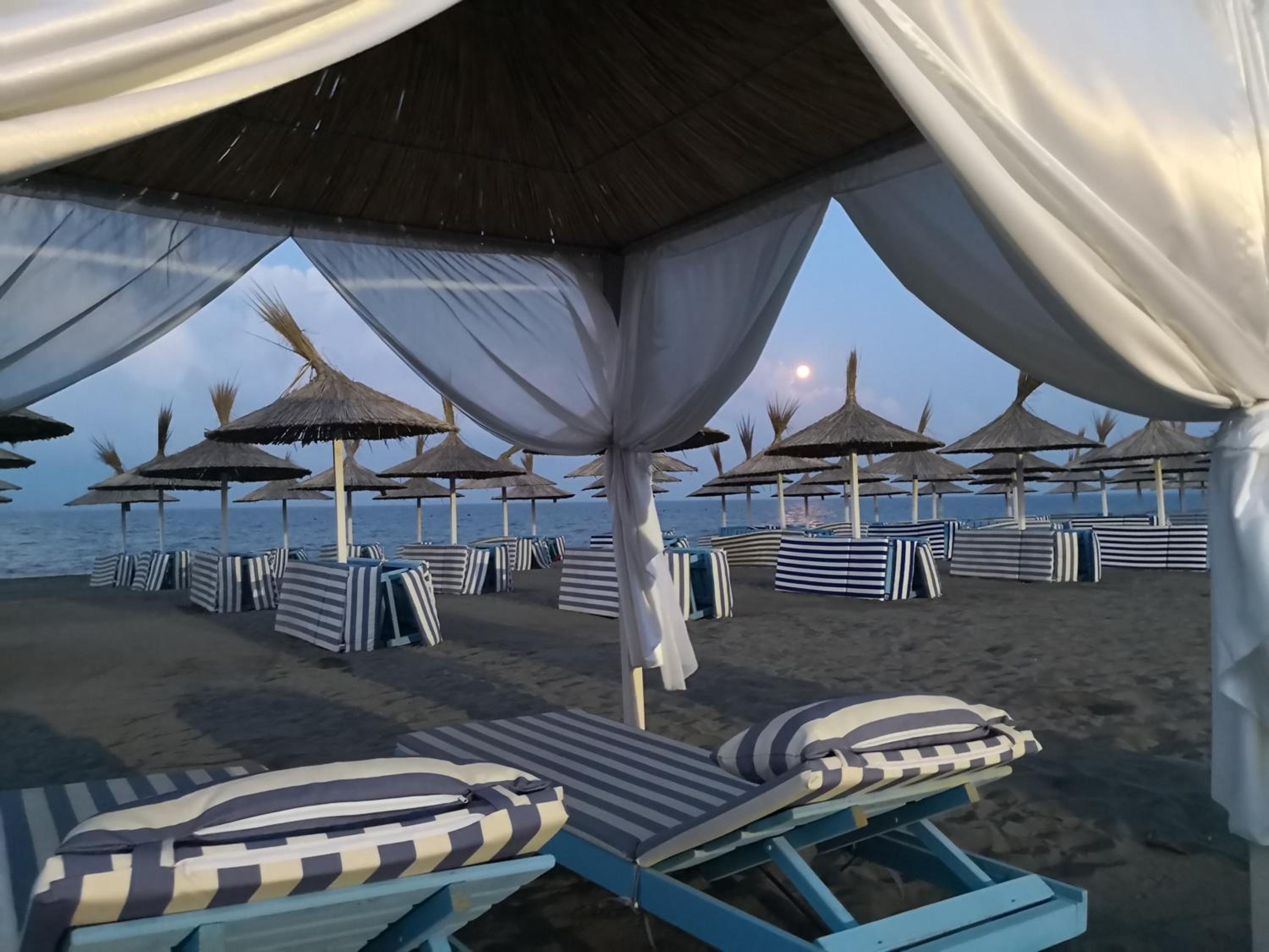 Beachfront, Tirana Guest House