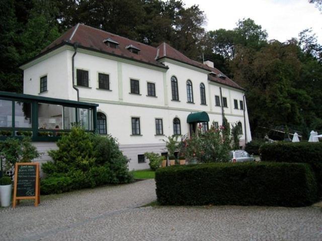 Nebozizek Hotel a Restaurant