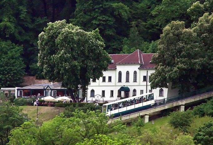 Nebozizek Hotel a Restaurant