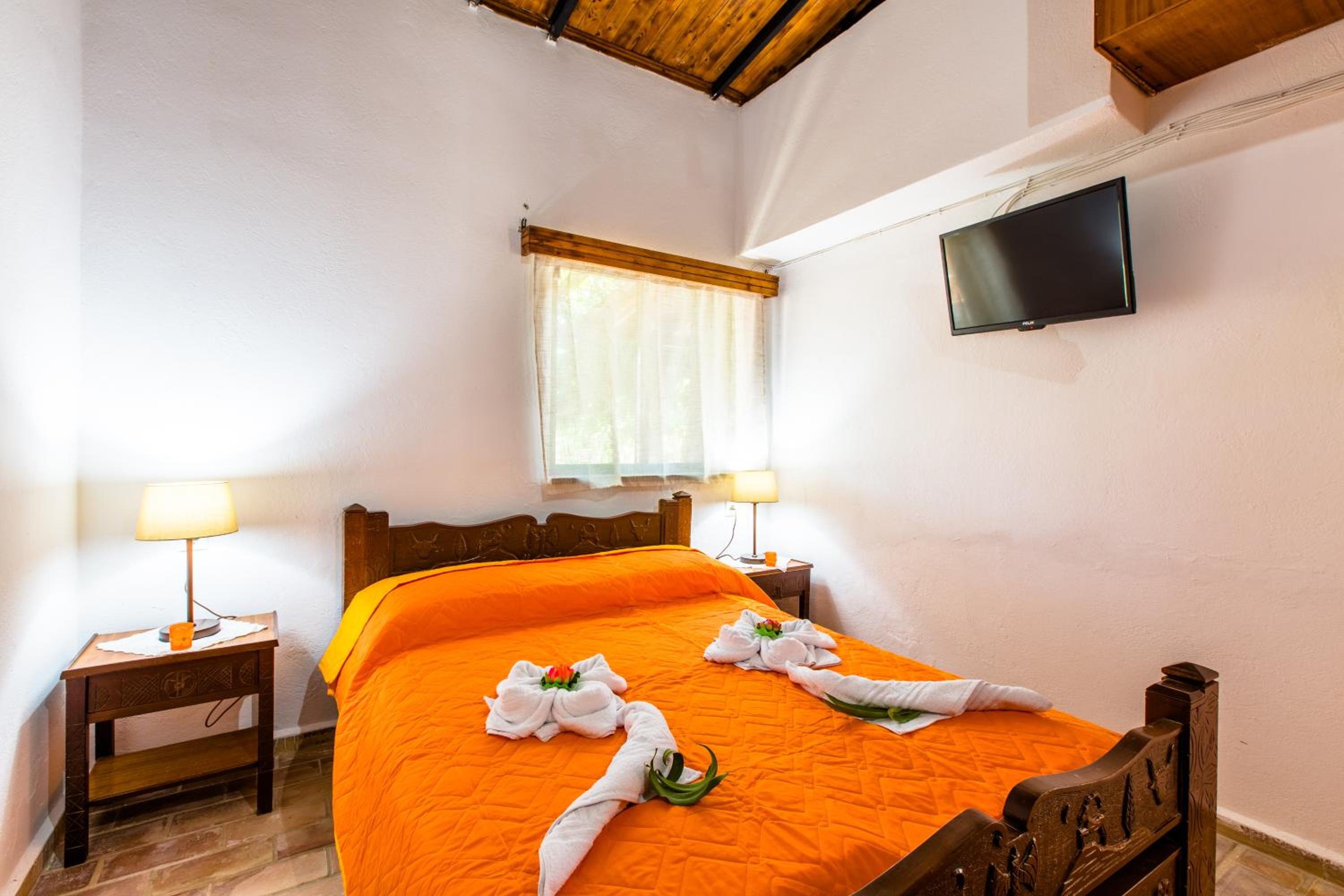 Aadonis traditional house on the Sea view 3
