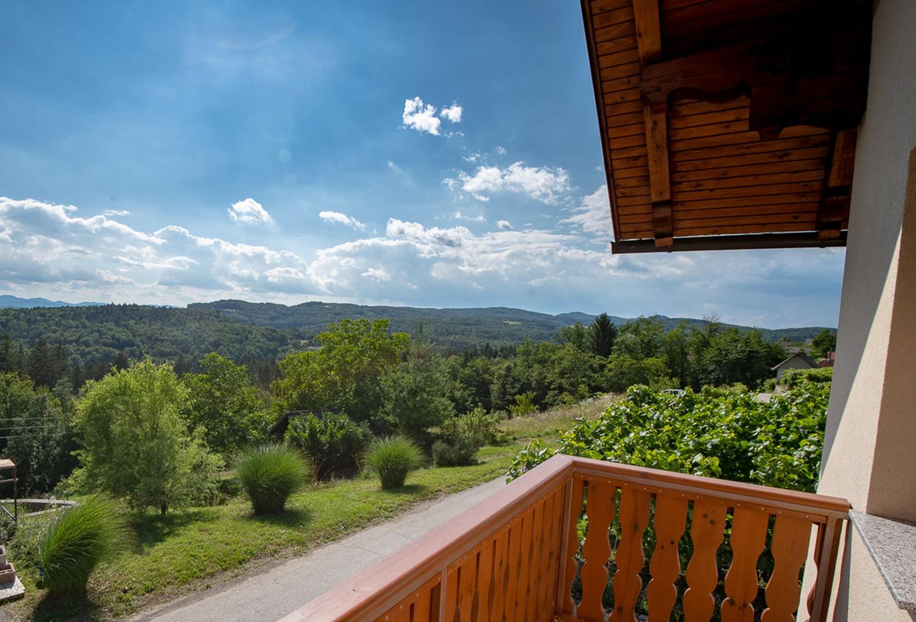 Vineyard Cottage Pod Piramido view 2