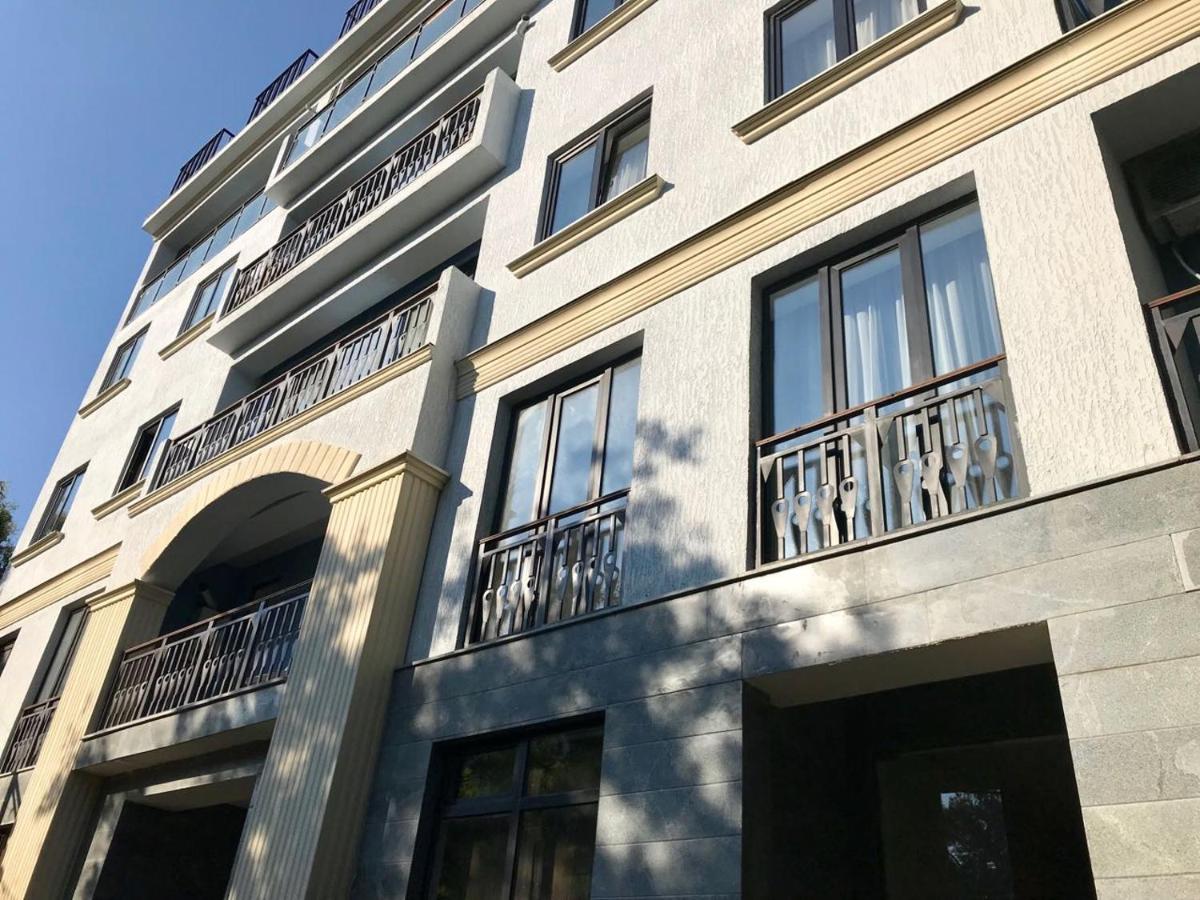 City Center Apartments by Happy Place