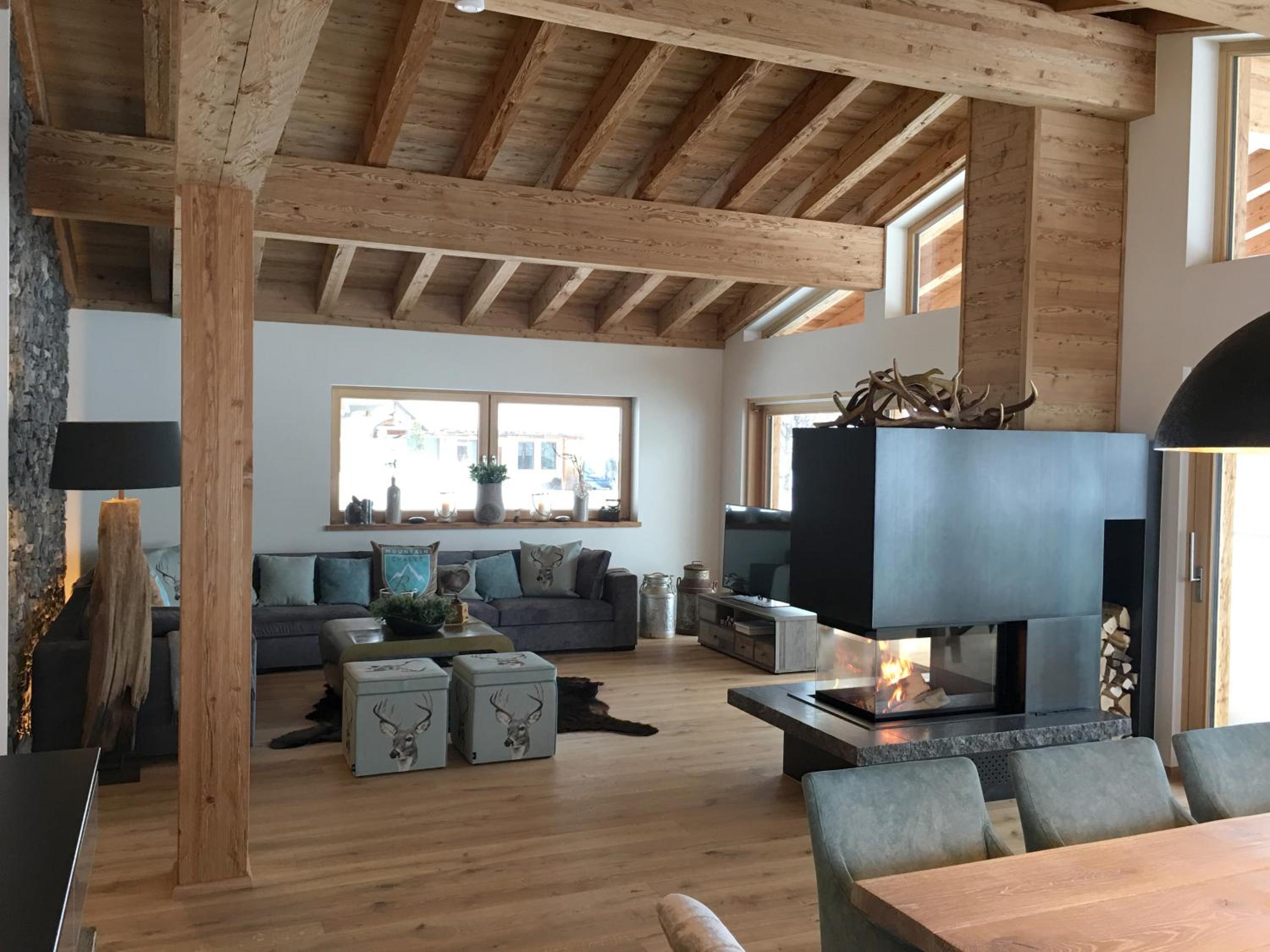 Mountain Chalet R