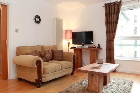 Holyrood Apartment with parking & lift access view 2