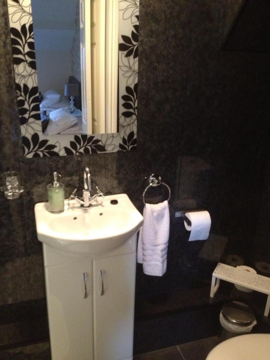 South Shields Vacations - Elmswood Guest House - Property Image 5