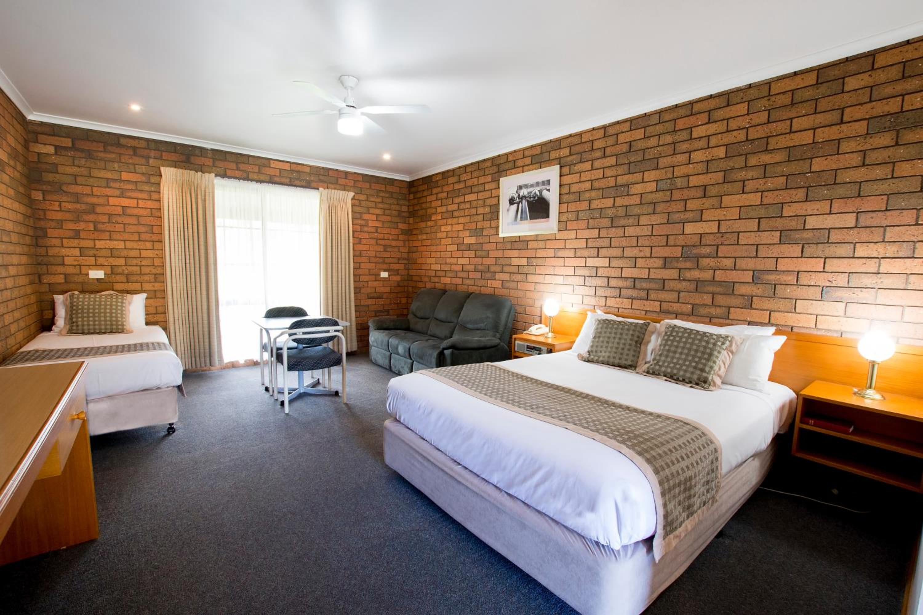 Sportslander Motor Inn