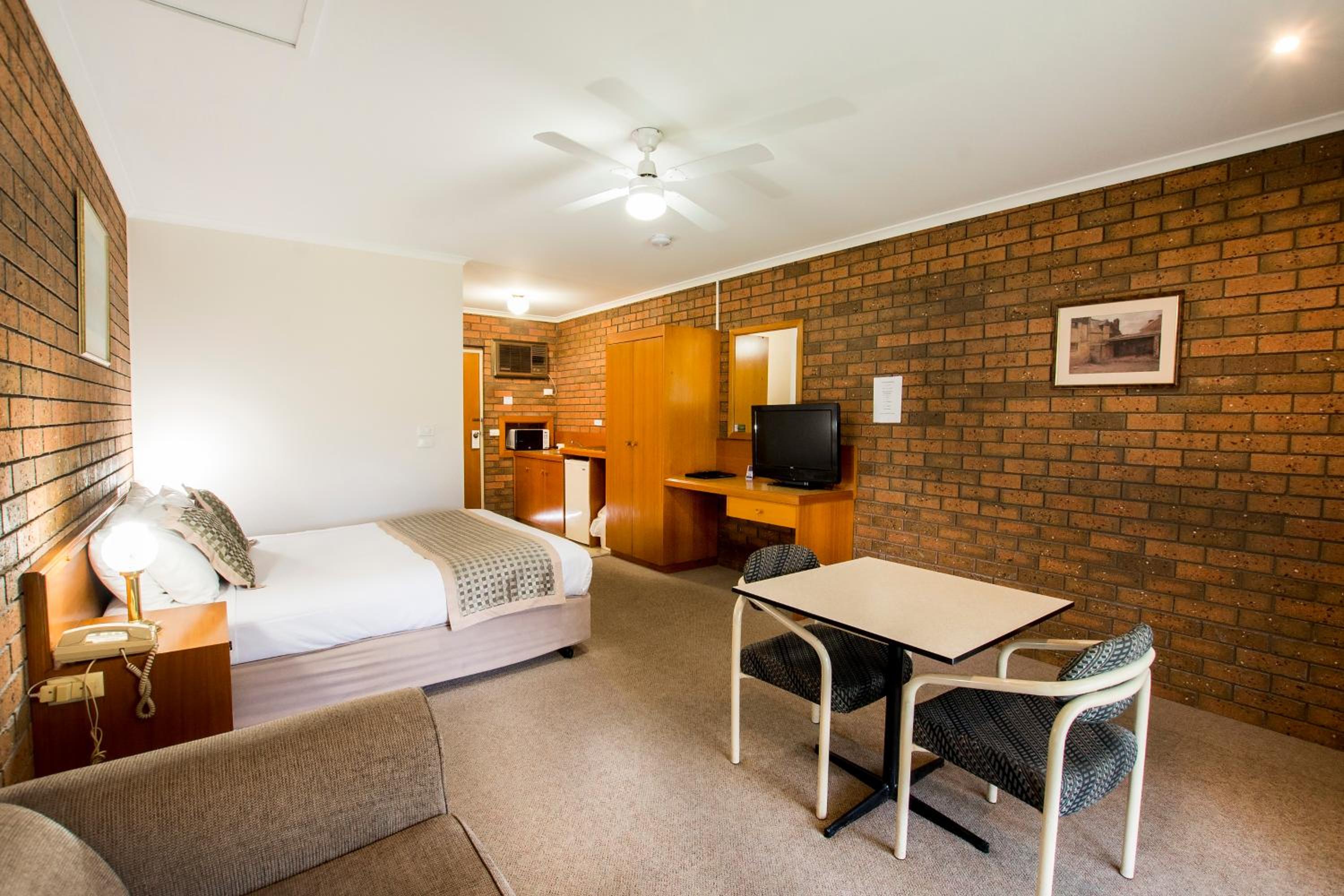 Sportslander Motor Inn