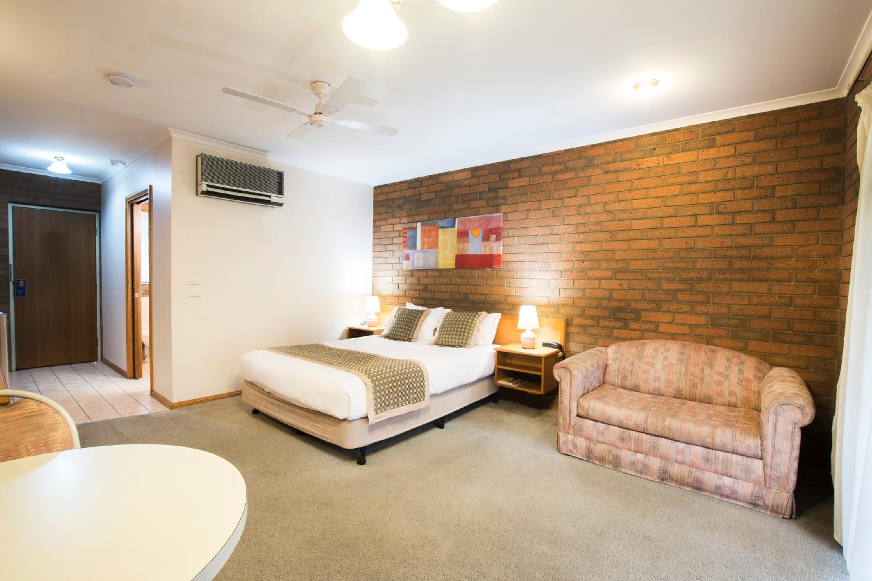 Sportslander Motor Inn