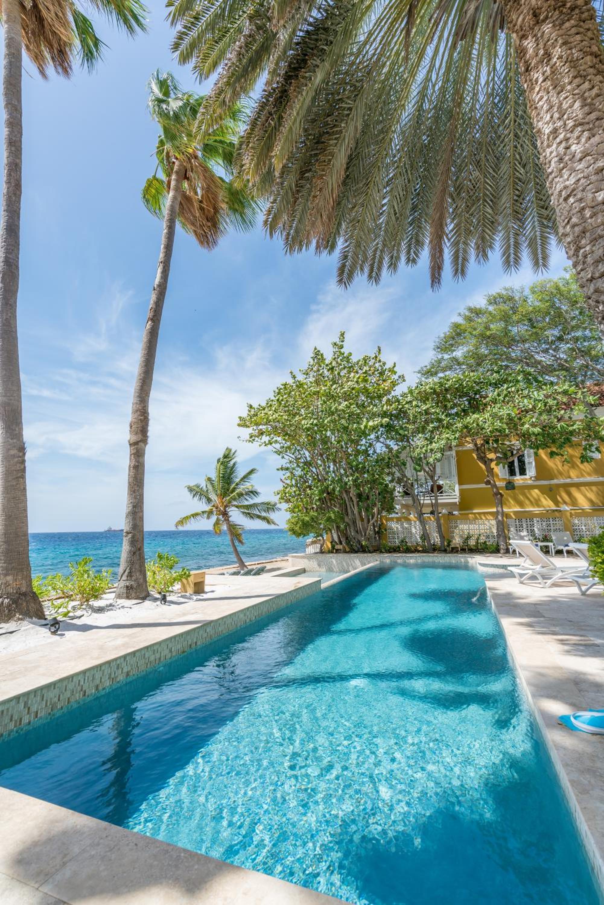 Sirena Bay Estate