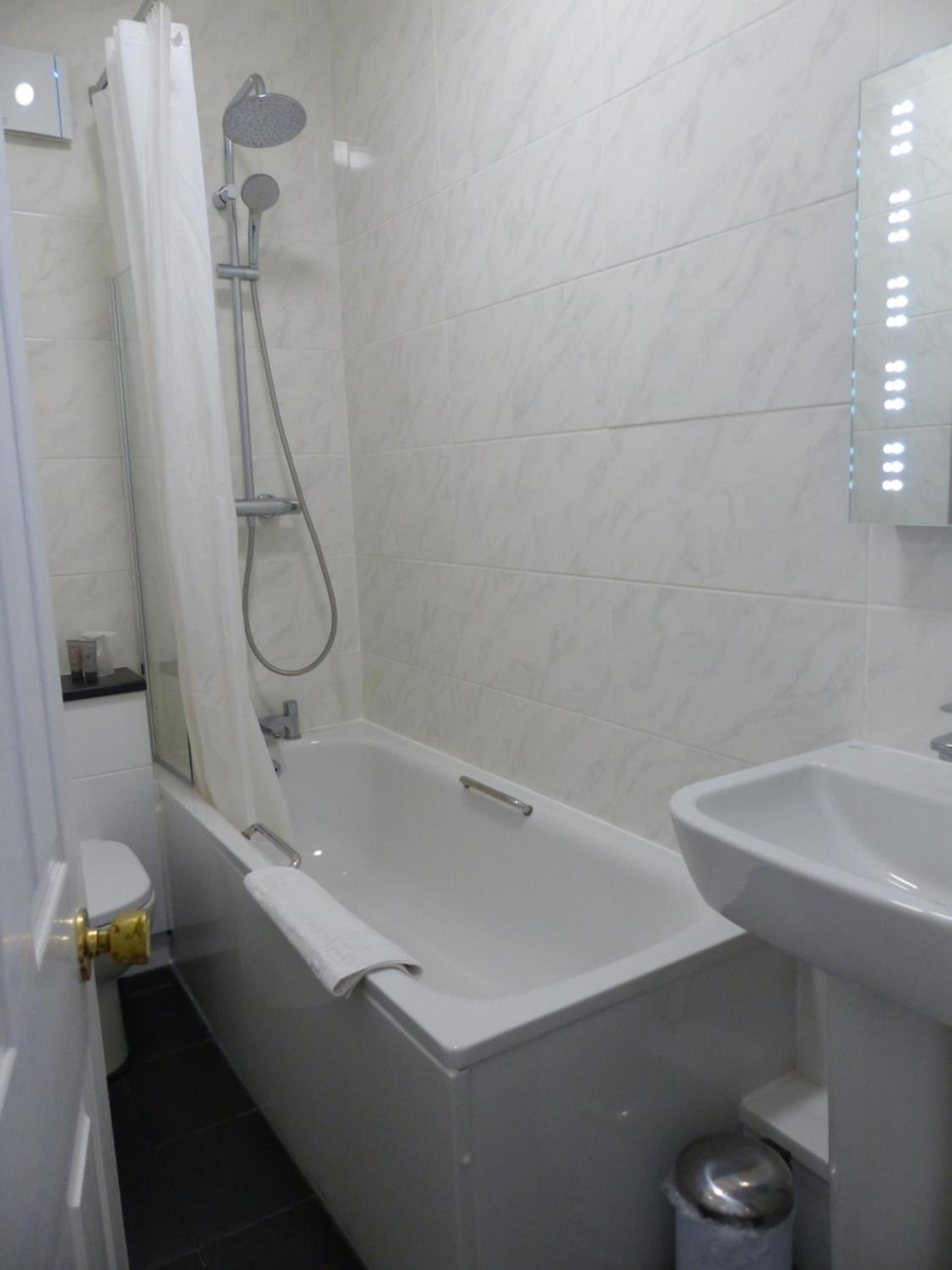 Farnham Vacations - Farnham House Hotel - Property Image 2