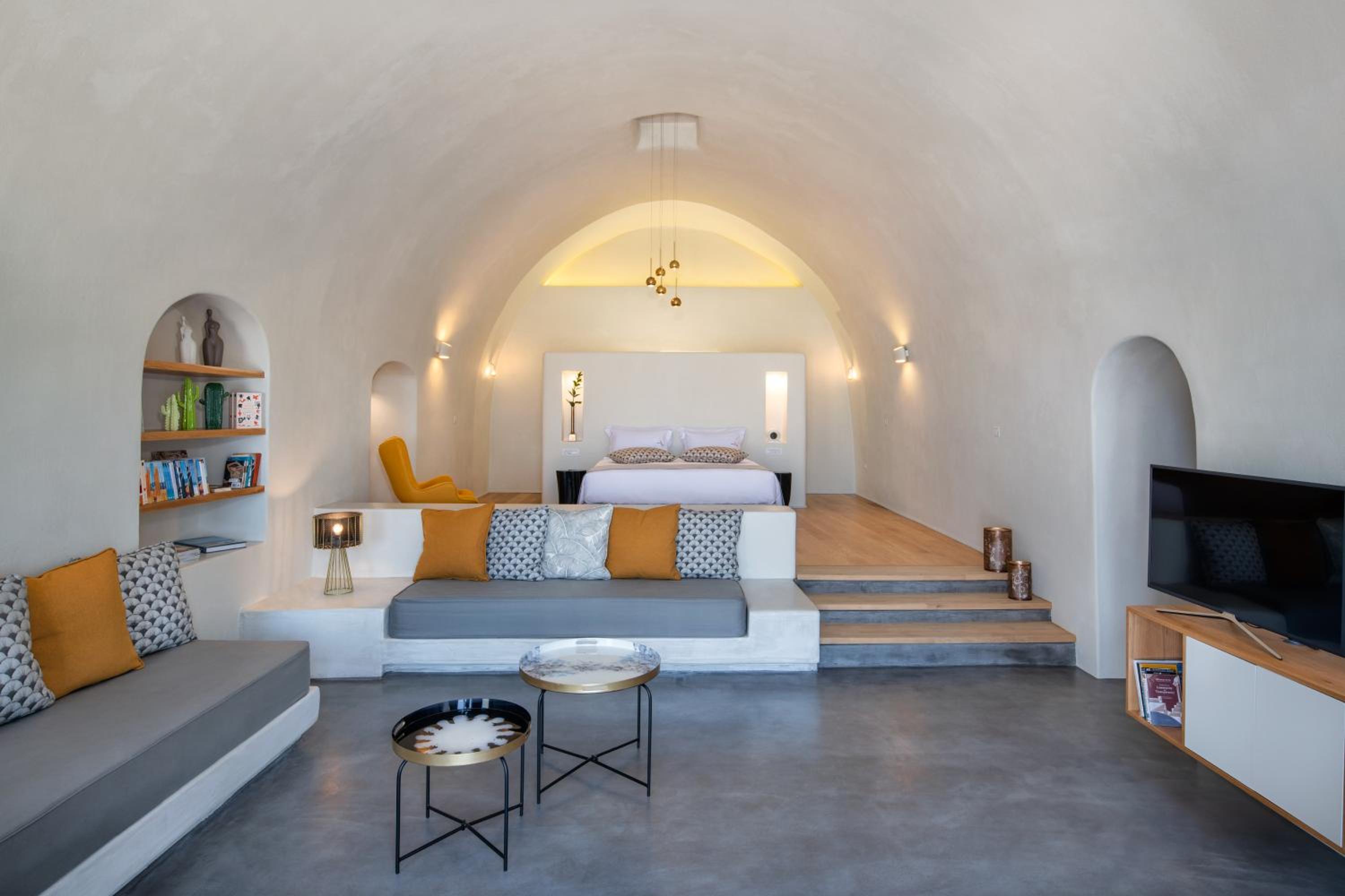 Halcyon Days Suites apartahotel con vistas Pirgos — hotel room