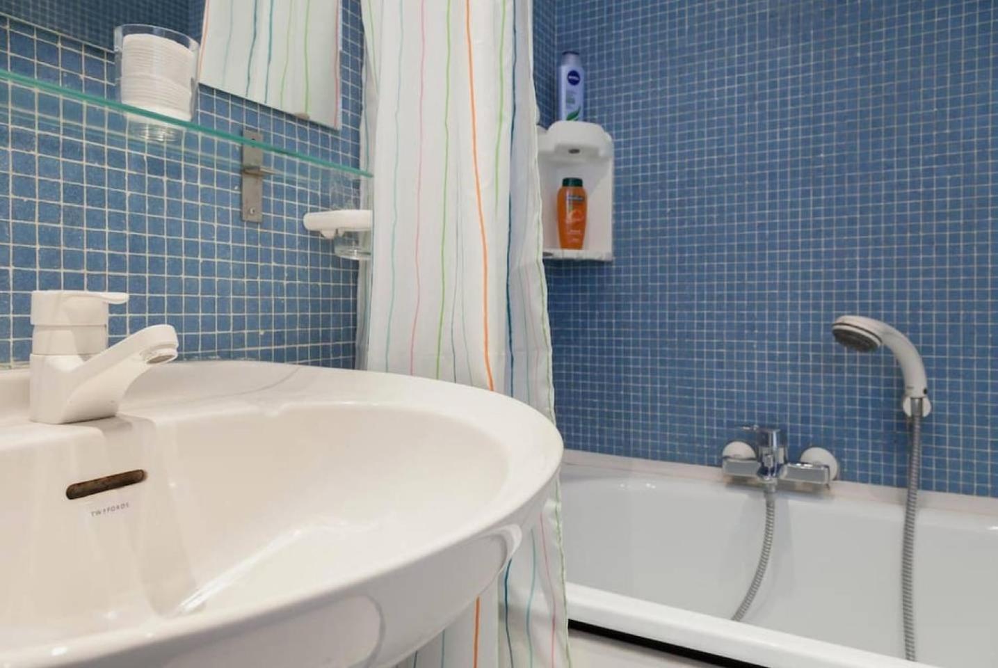 La Cambre - Ensuite Room