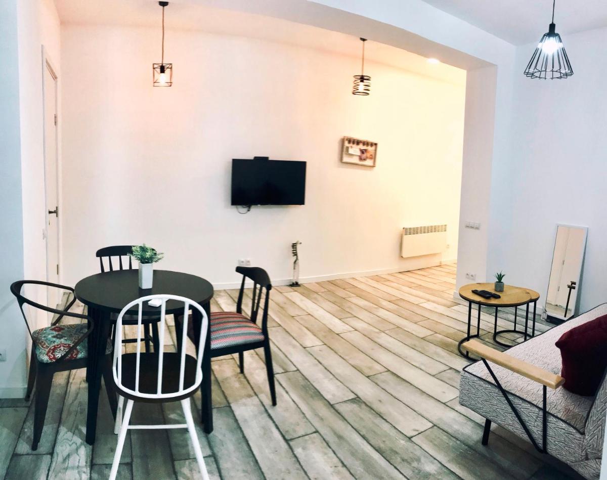 City Center Apartments by Happy Place
