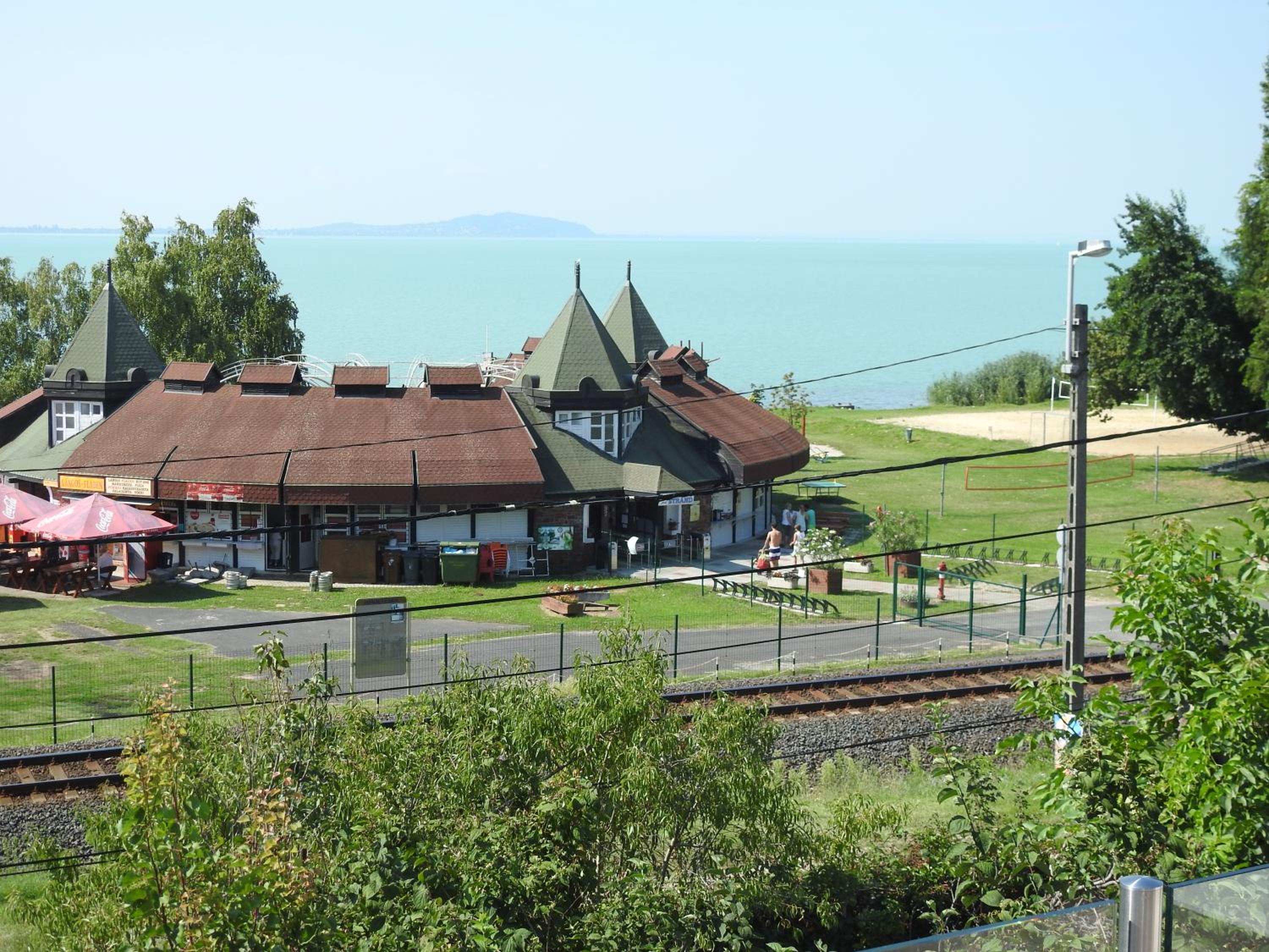 Photo 12