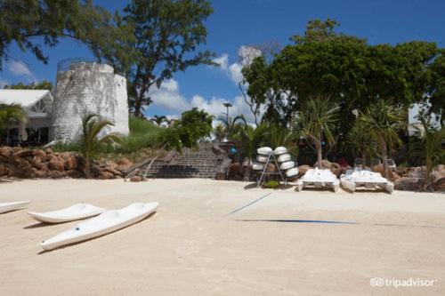 AZURI Serviced Garden Apartment