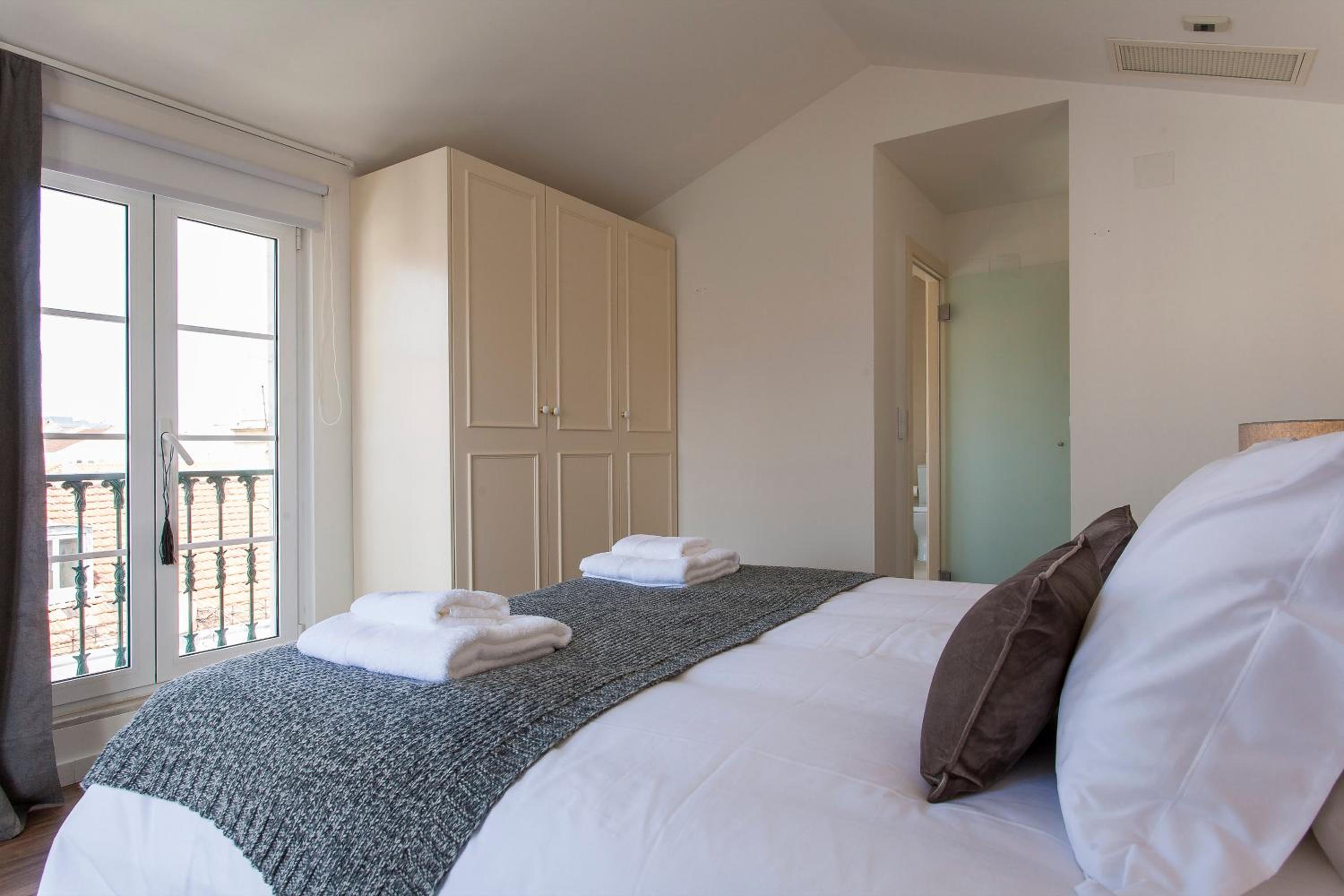Chiado River View Deluxe Apartment view 2