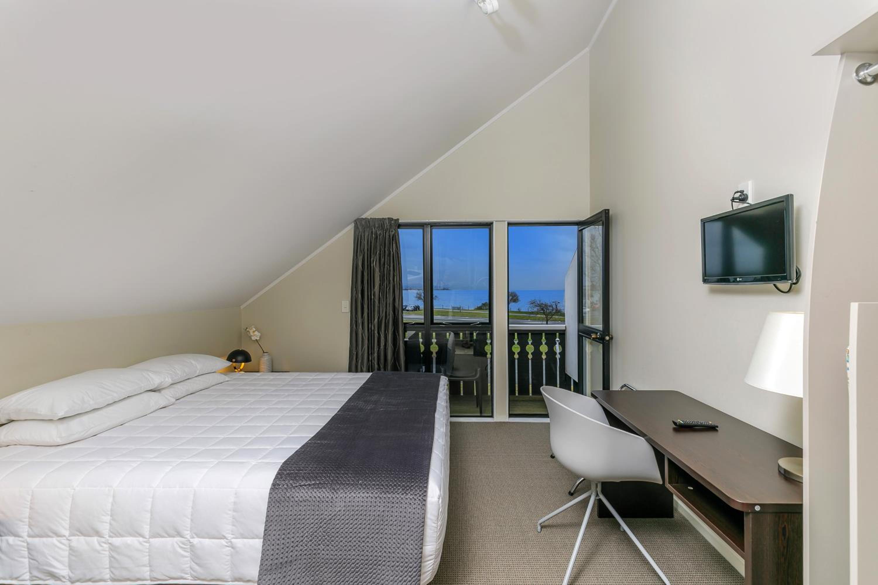 Le Chalet Suisse Motel Taupo — photo 60