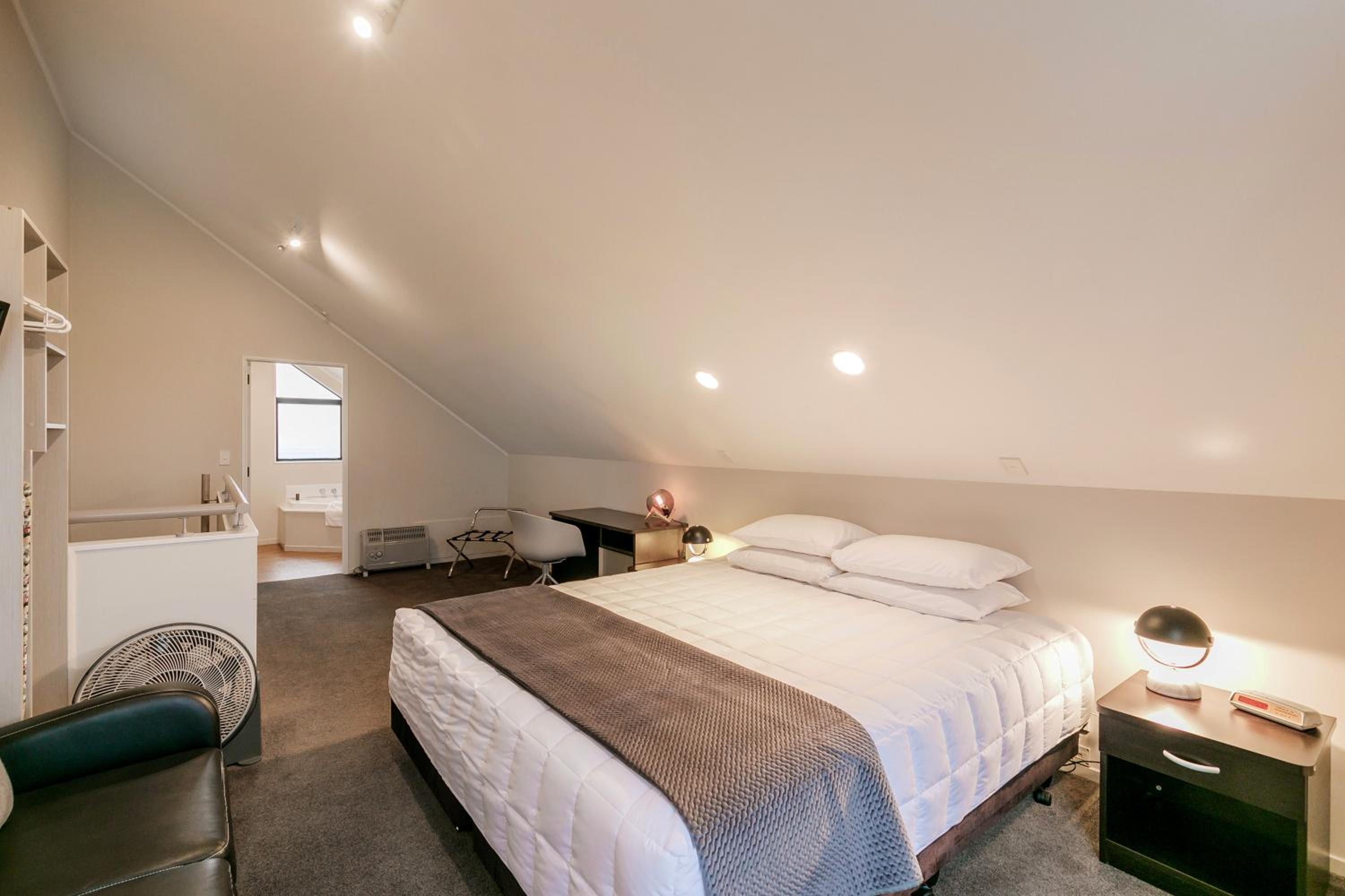 Le Chalet Suisse Motel Taupo — photo 13