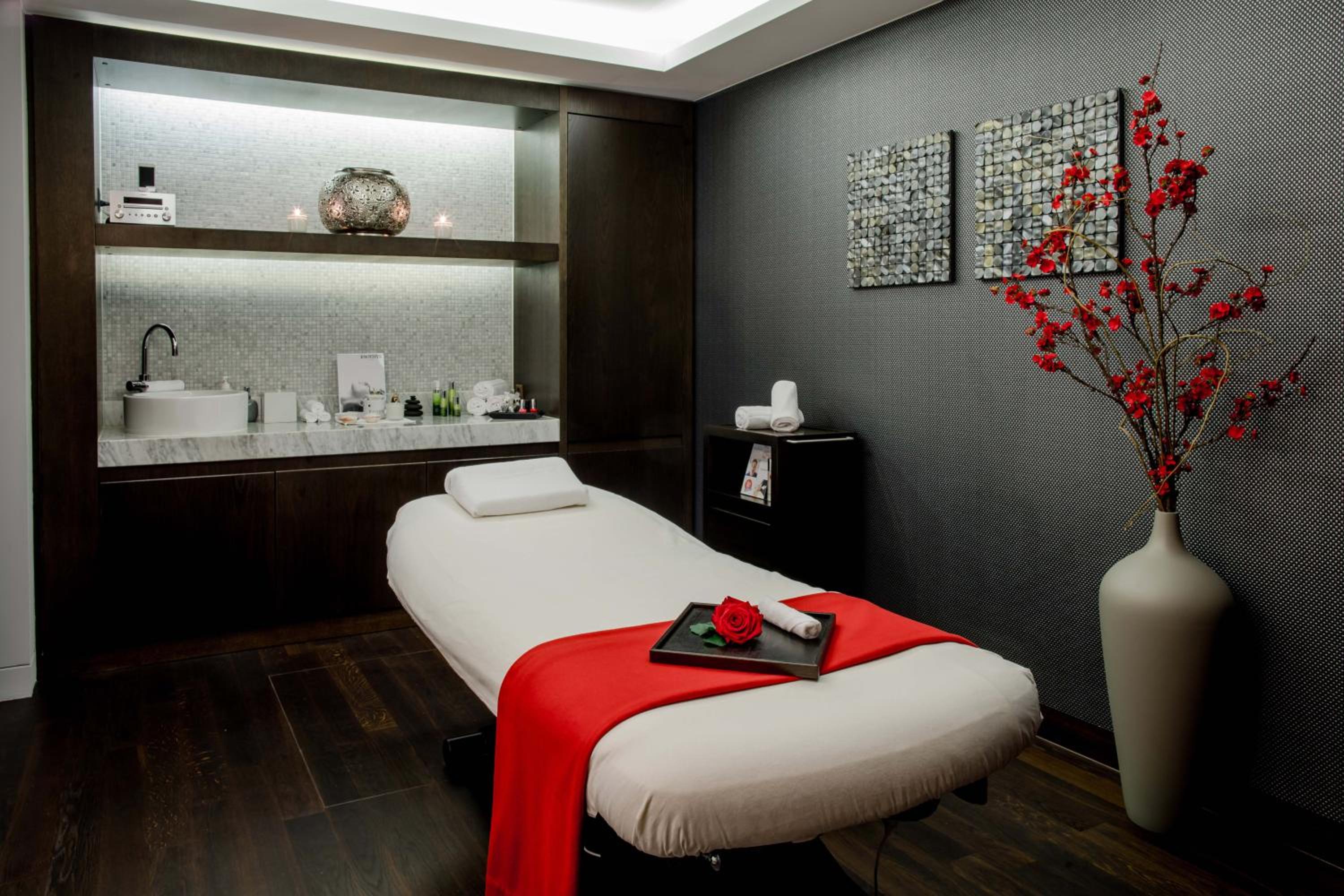 Bern Vacations - Hotel Schweizerhof Bern  Spa - Property Image 8