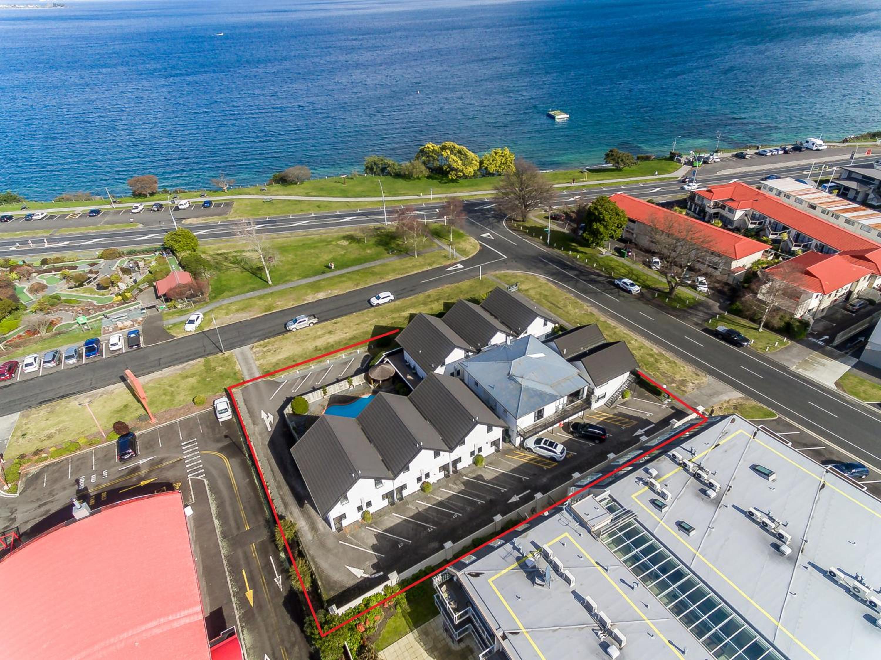 Le Chalet Suisse Motel Taupo — photo 41