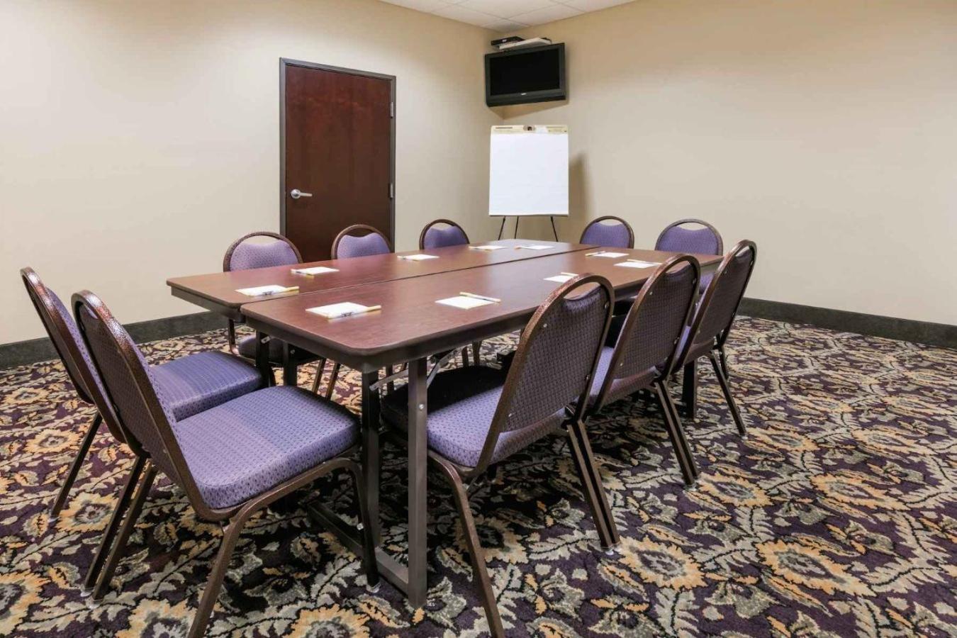 Days Inn by Wyndham Salado view 5