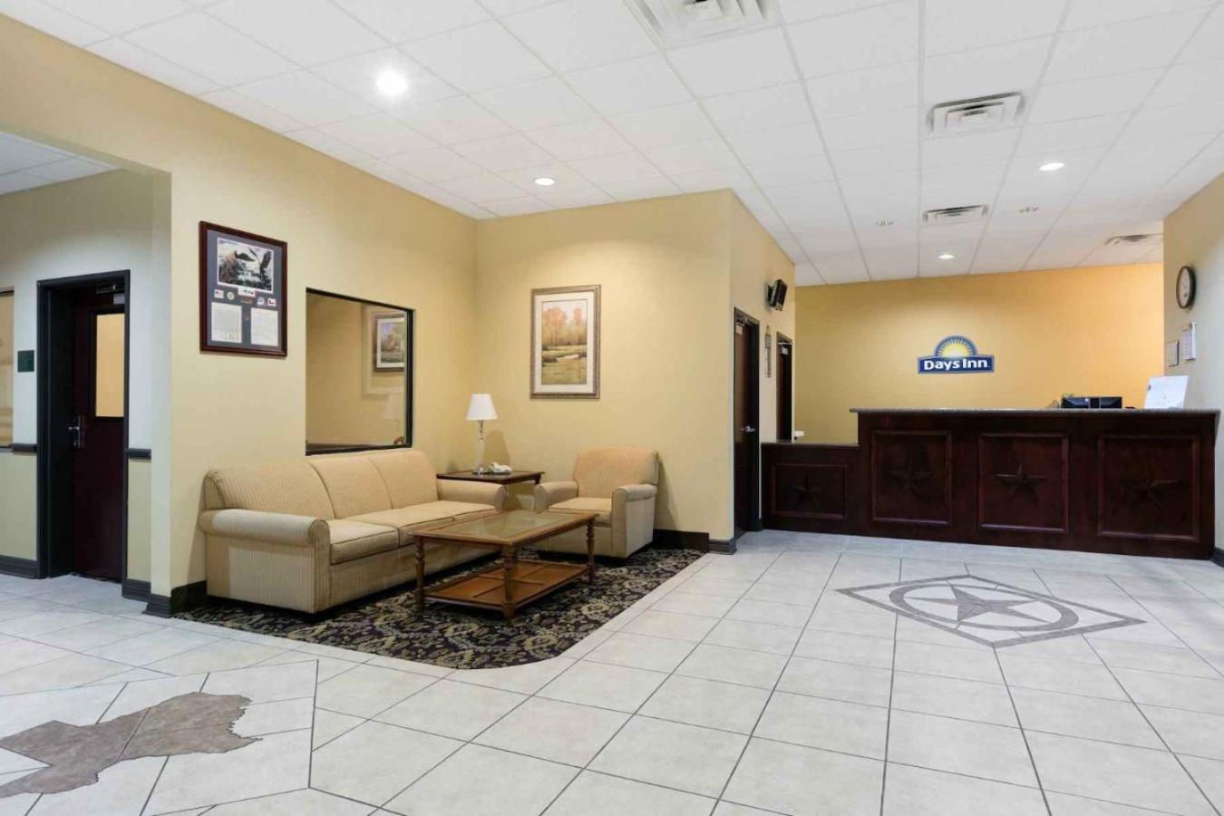 Days Inn by Wyndham Salado view 2