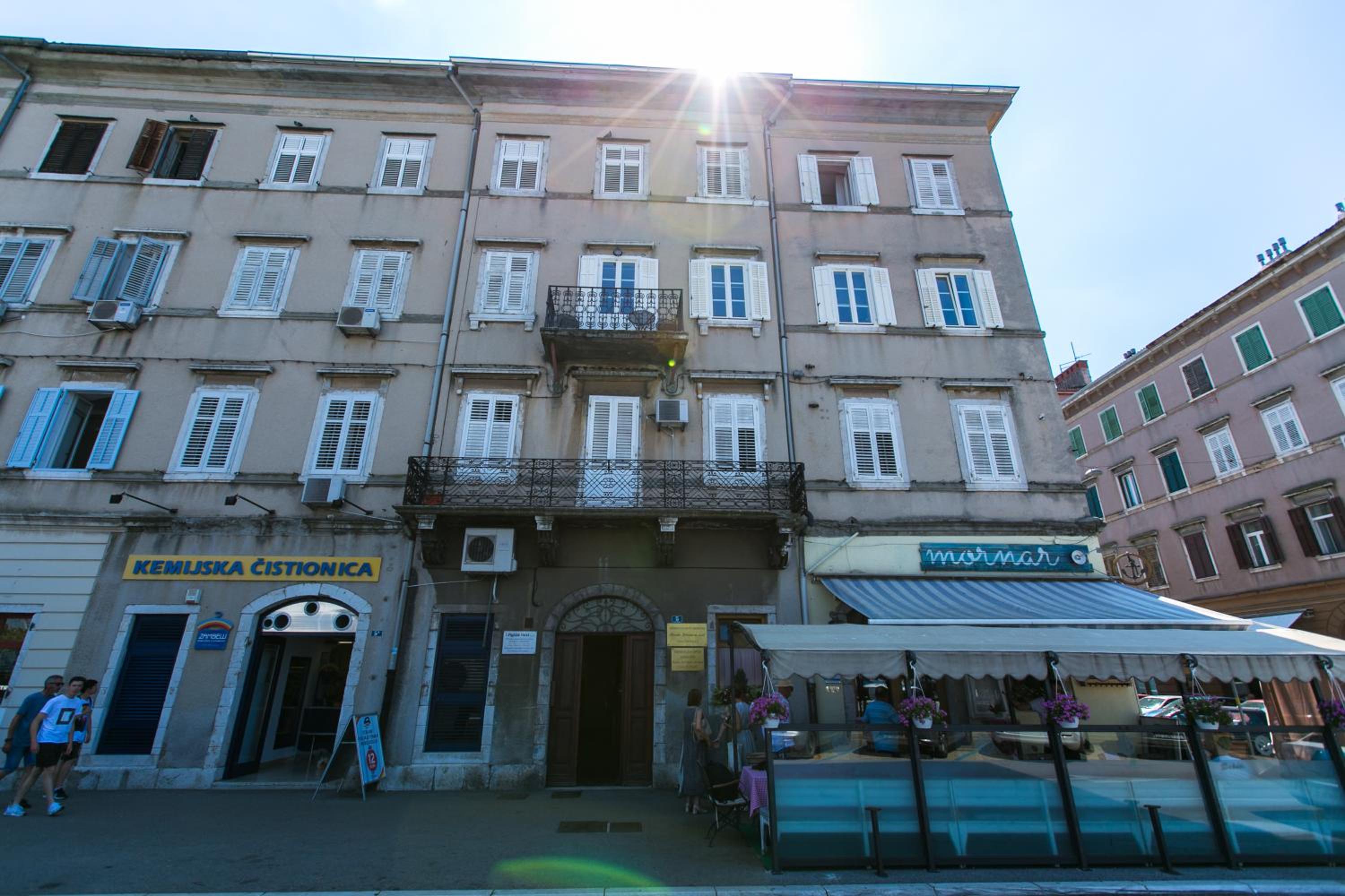 Hotel Apartments Del Molo - Image 1