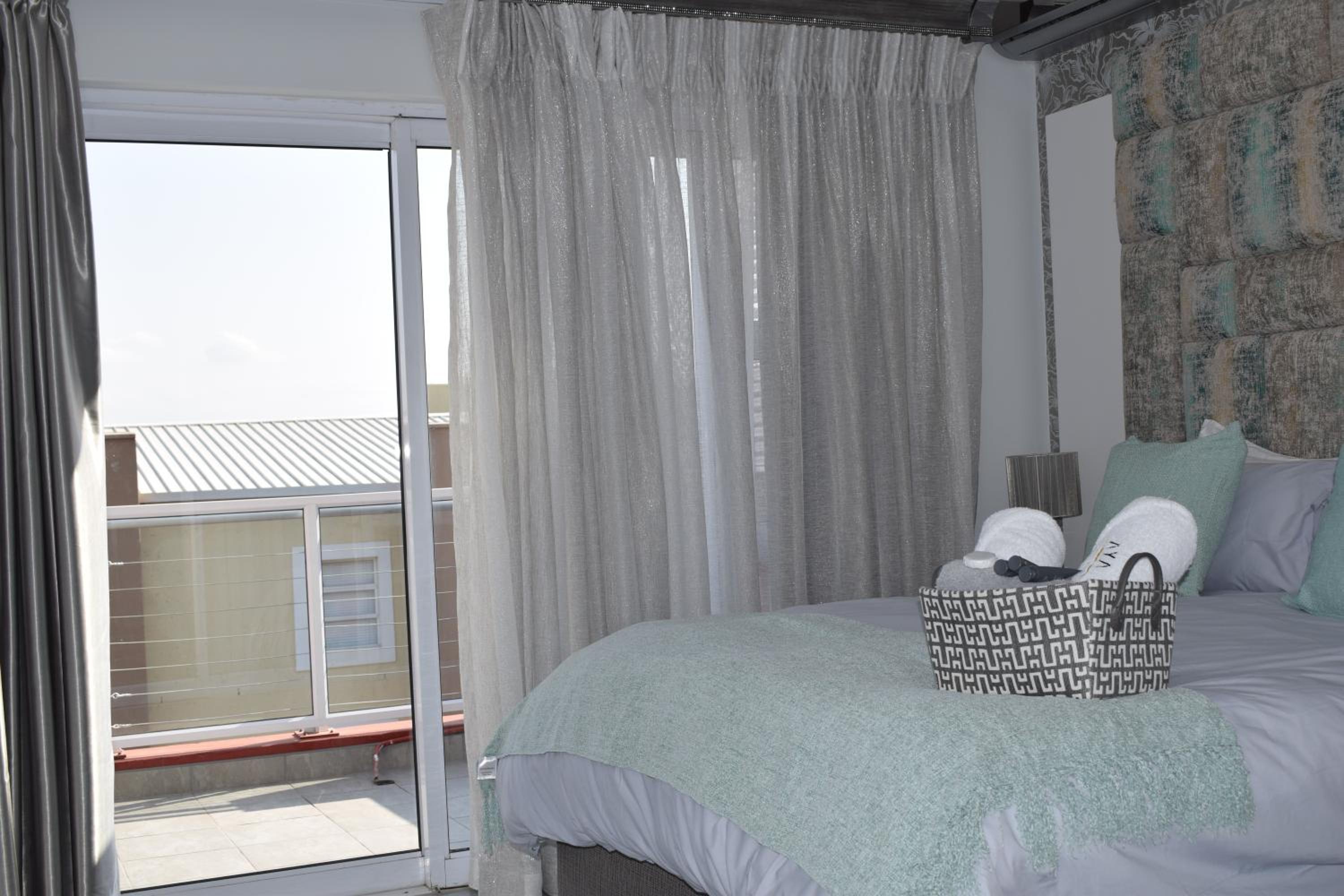 Aya Luxury Apartment 84 view 3