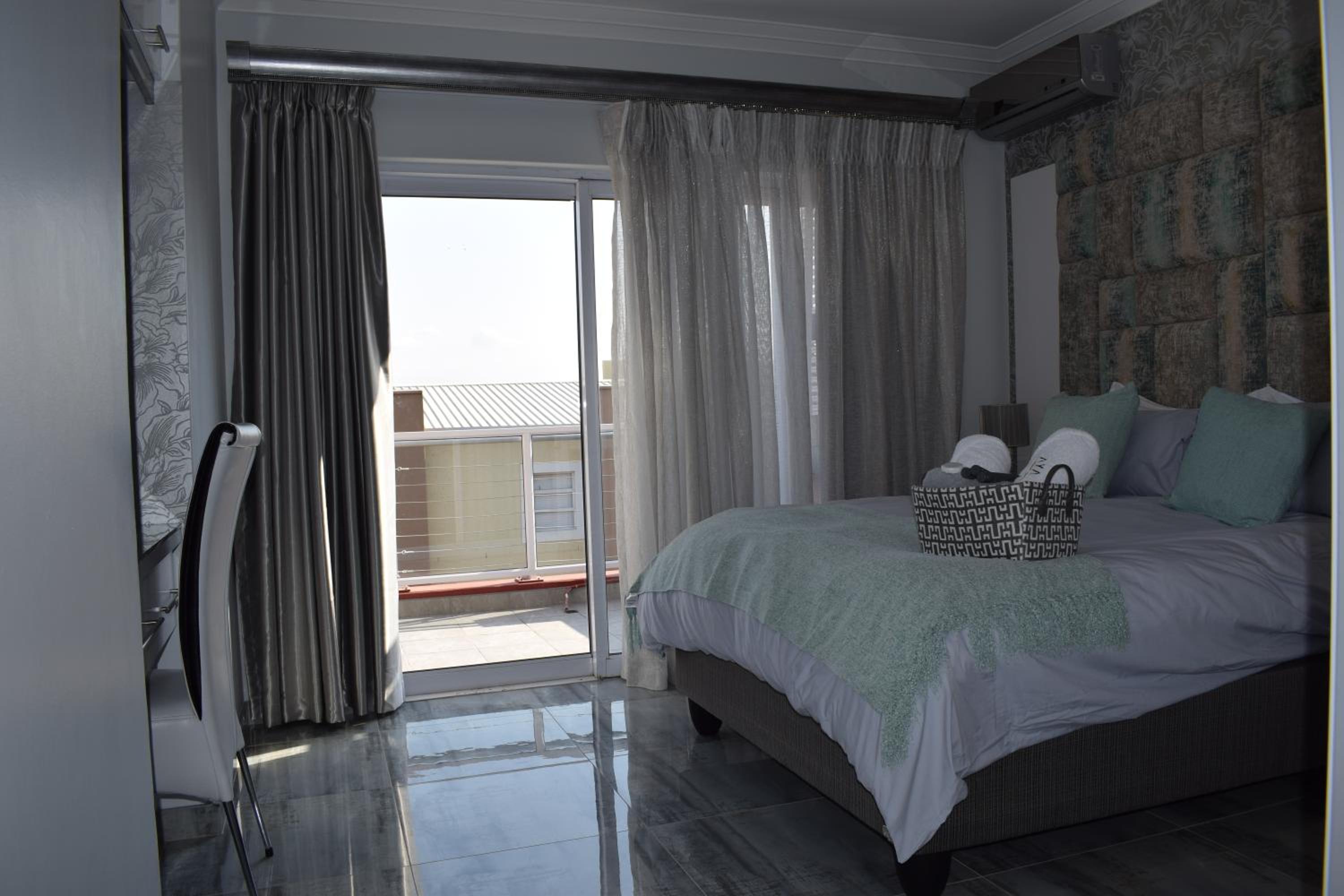 Aya Luxury Apartment 84 view 2