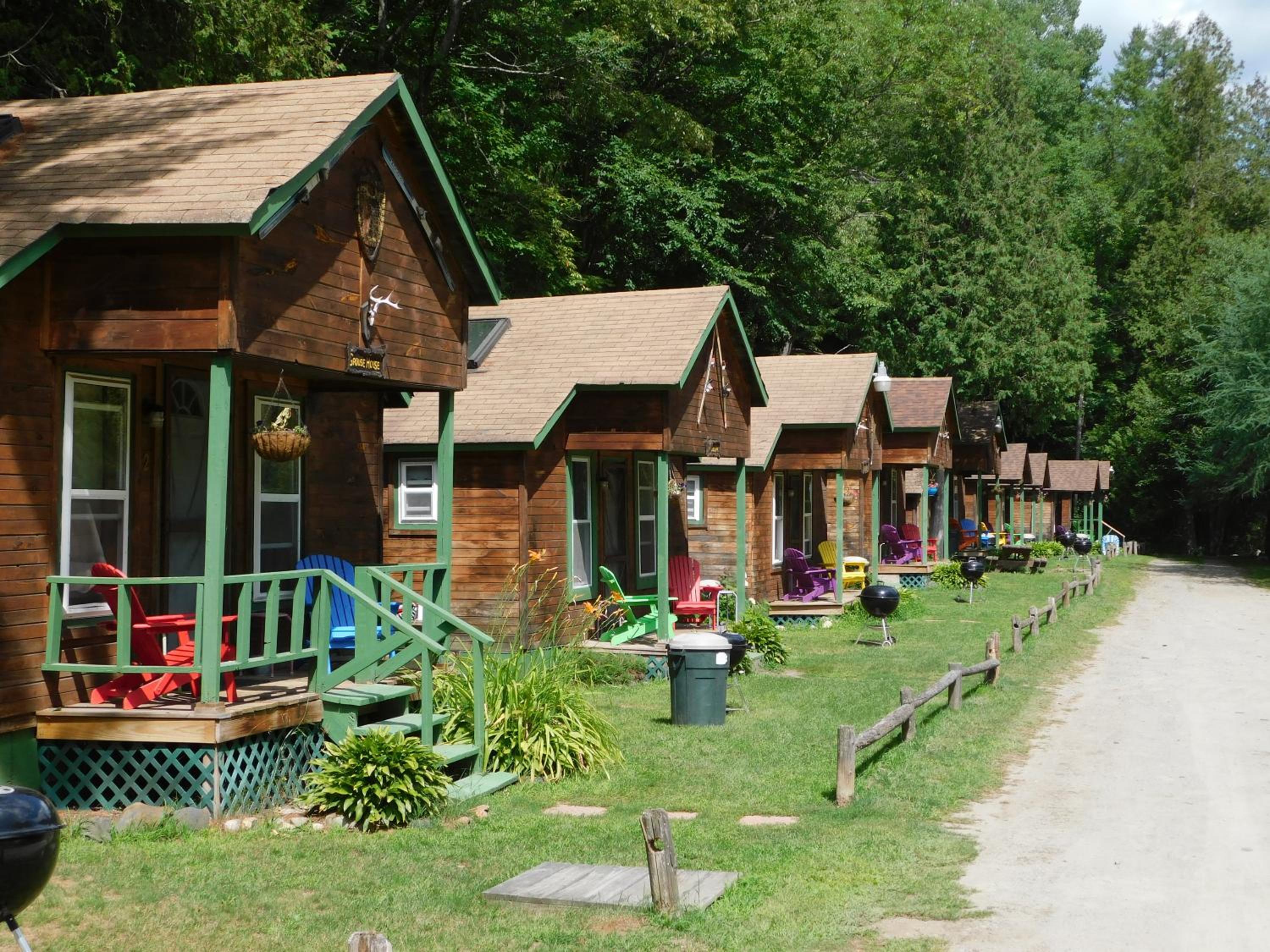 Pine Crest Motel & Cabins