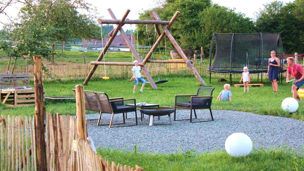 Allgäu Ferienhof Schönberger - Nachhaltige Design Wohnungen bis 6 Personen, Indoor- & Outdoorspielplatz, Lagerfeuer, Brötchenservice