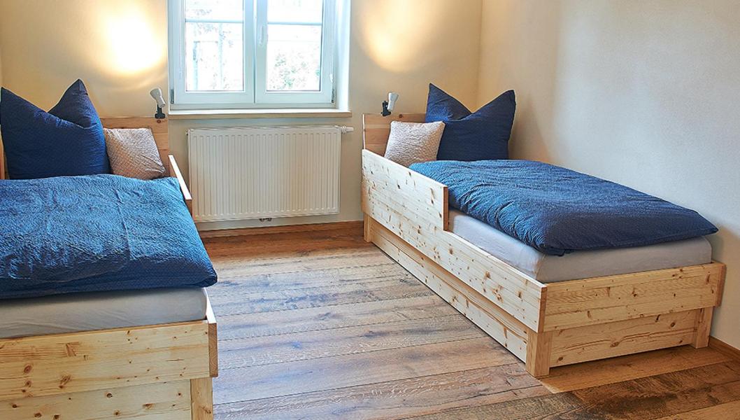 Allgäu Ferienhof Schönberger - Nachhaltige Design Wohnungen bis 6 Personen, Indoor- & Outdoorspielplatz, Lagerfeuer, Brötchenservice