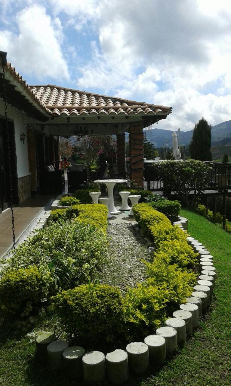 CASA CAMPESTRE MONTECARLO Guatapé- desayuno a pareja