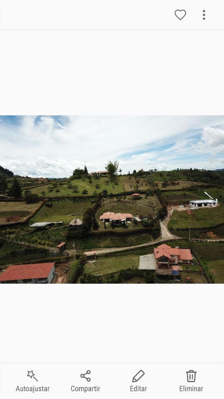 CASA CAMPESTRE MONTECARLO Guatapé- desayuno a pareja