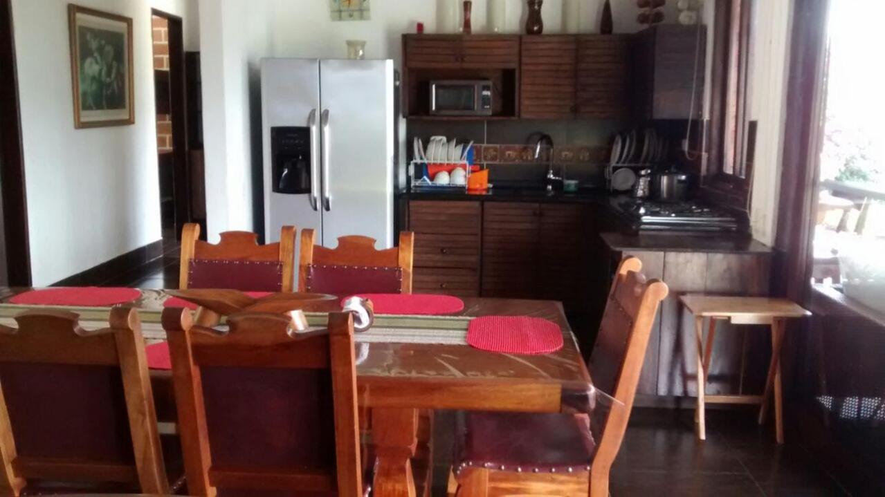 CASA CAMPESTRE MONTECARLO Guatapé- desayuno a pareja