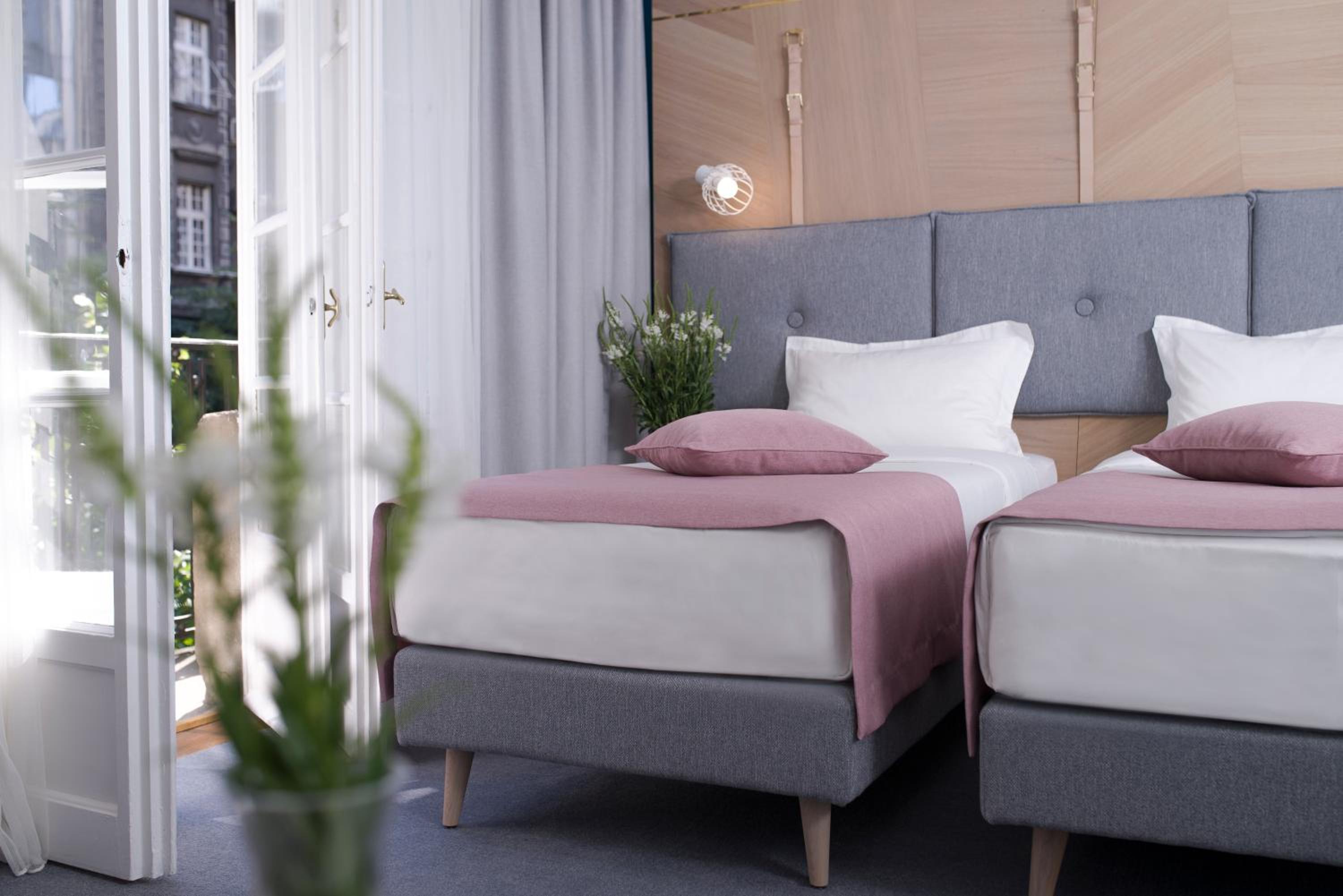 City Nest Modern & Cozy Suites