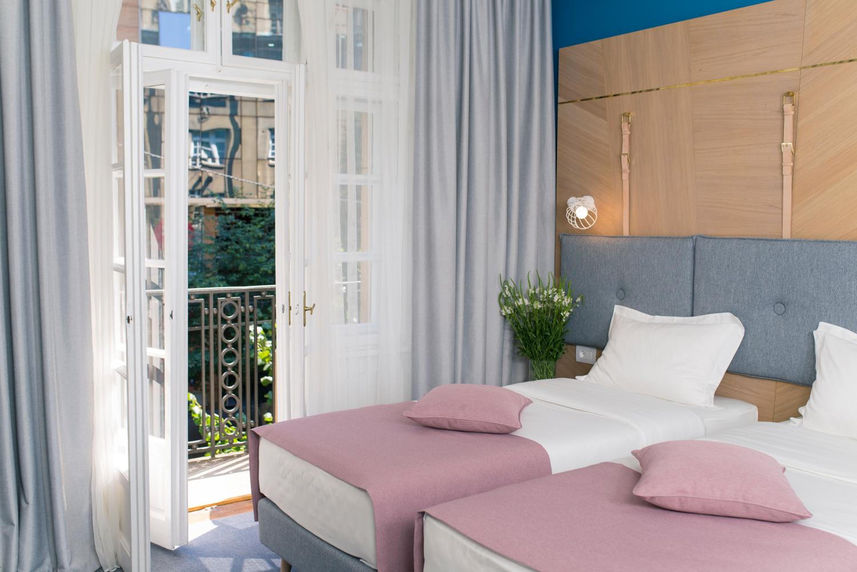 City Nest Modern & Cozy Suites