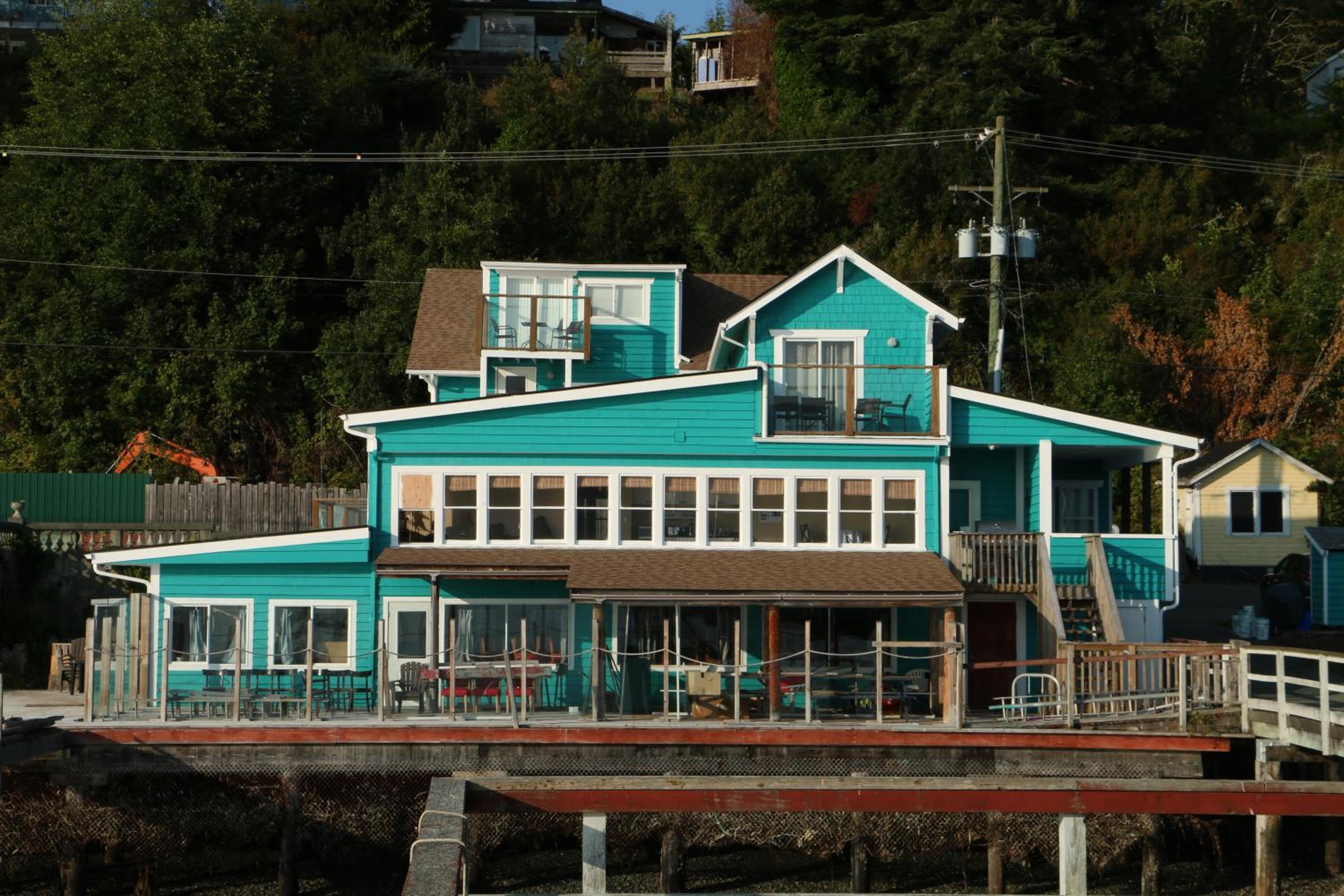 Nimpkish Hotel