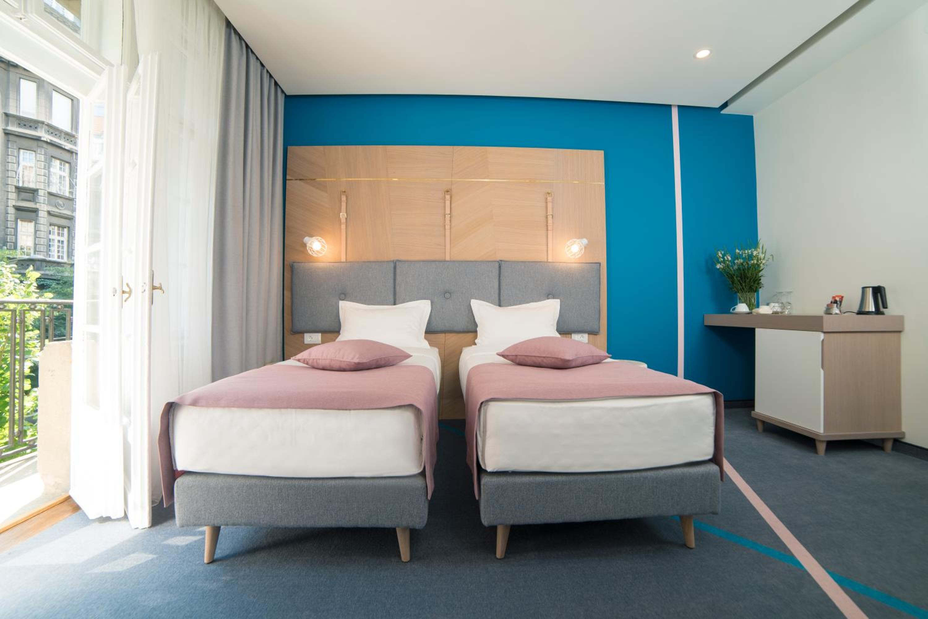 City Nest Modern & Cozy Suites