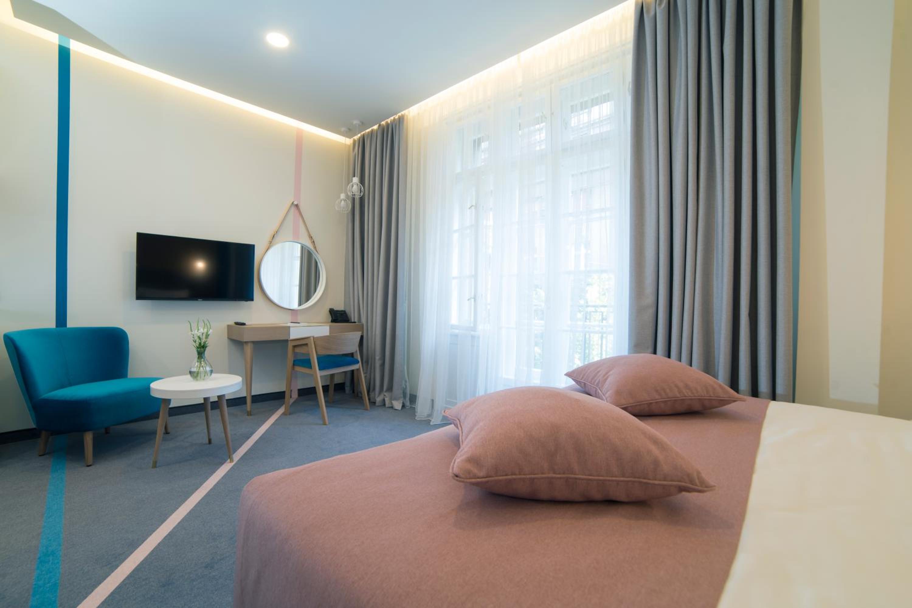 City Nest Modern & Cozy Suites