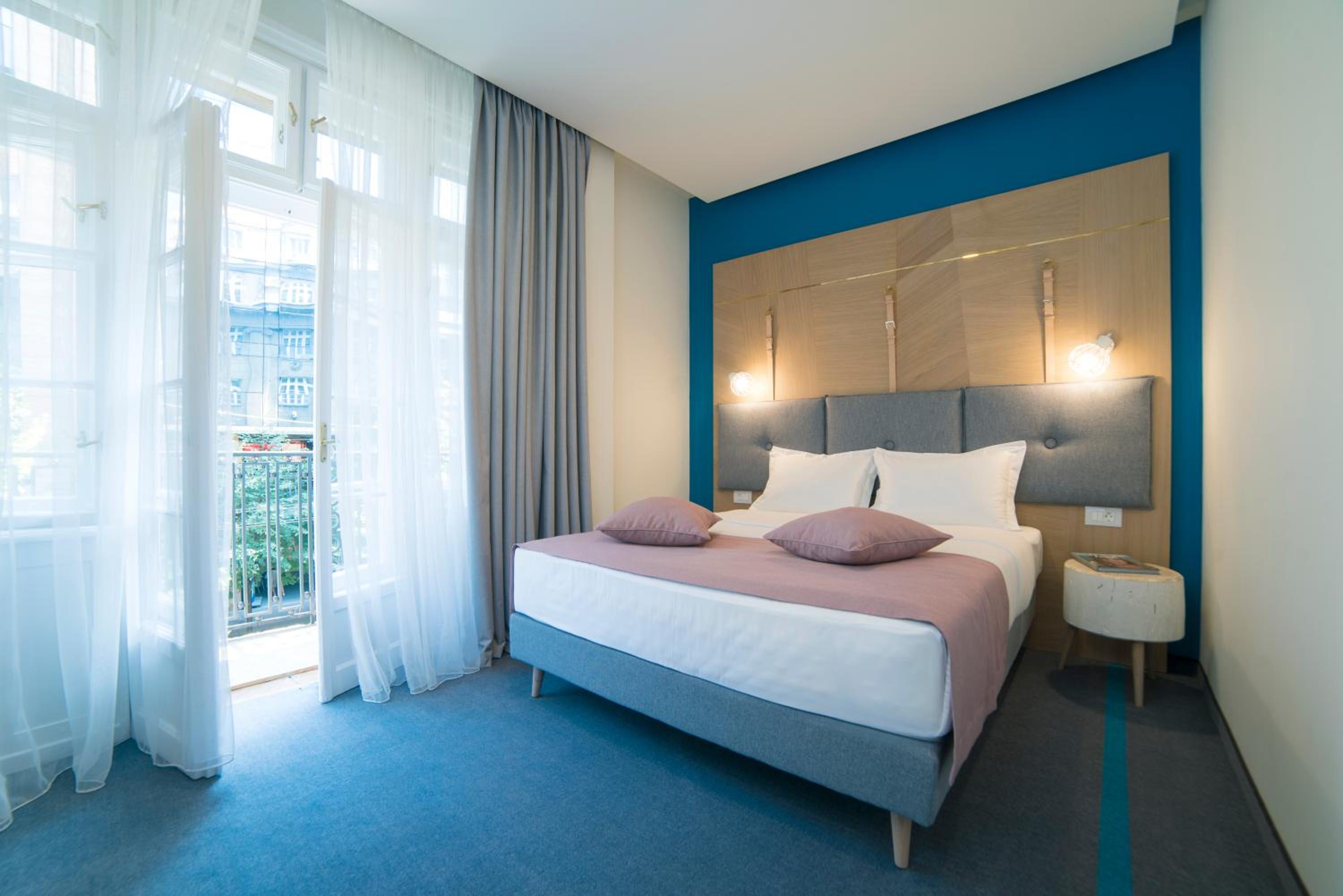 City Nest Modern & Cozy Suites