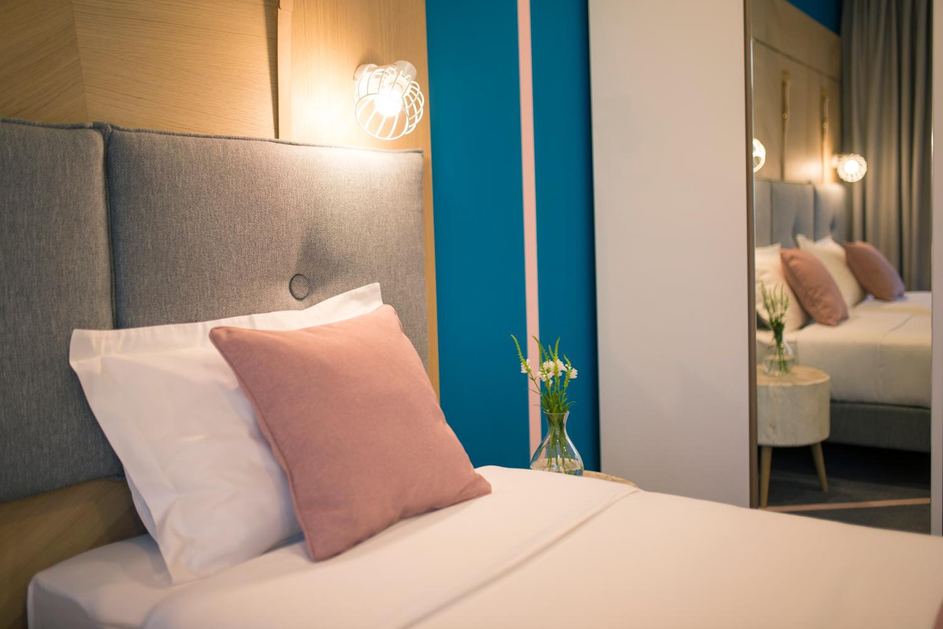 City Nest Modern & Cozy Suites