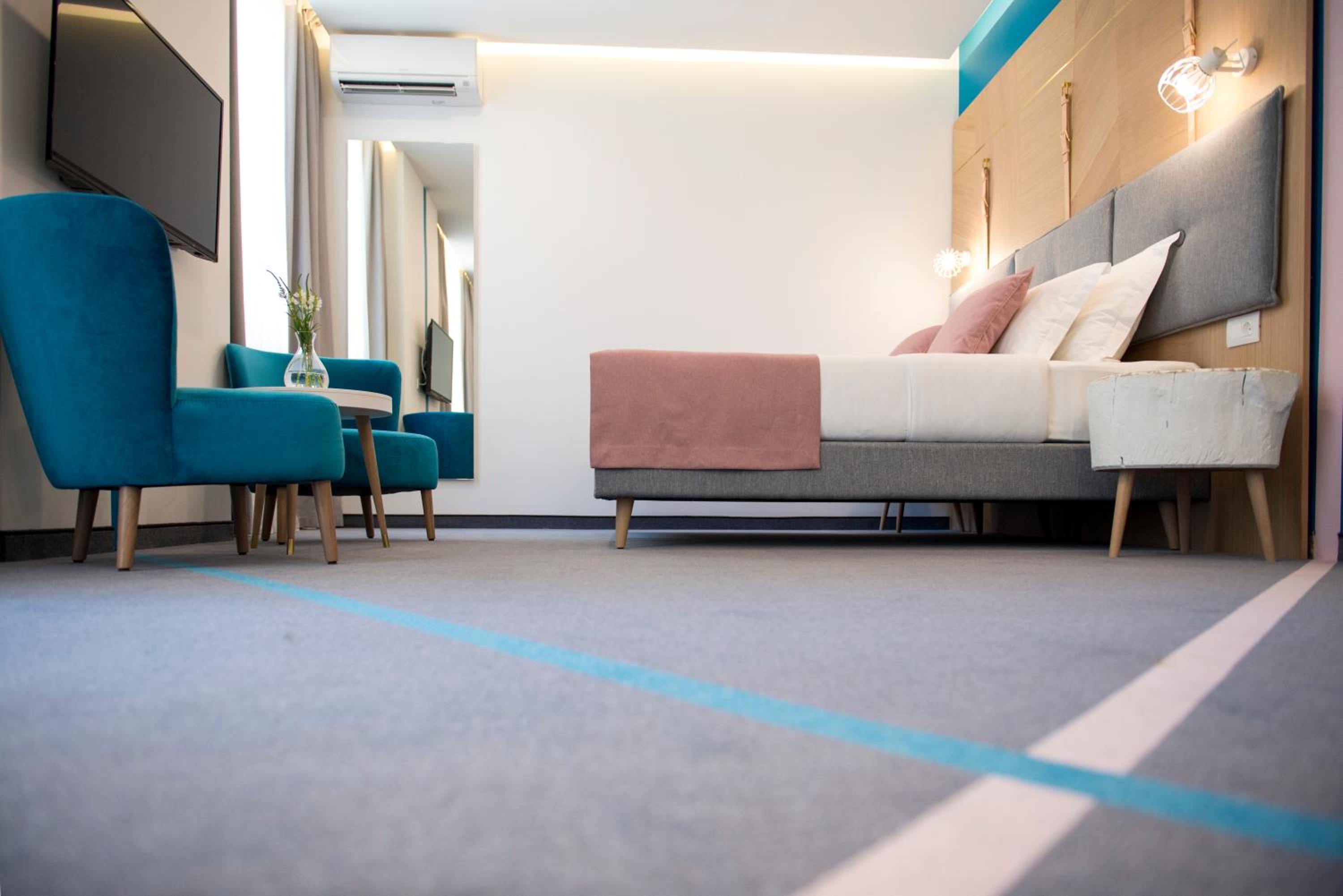 City Nest Modern & Cozy Suites
