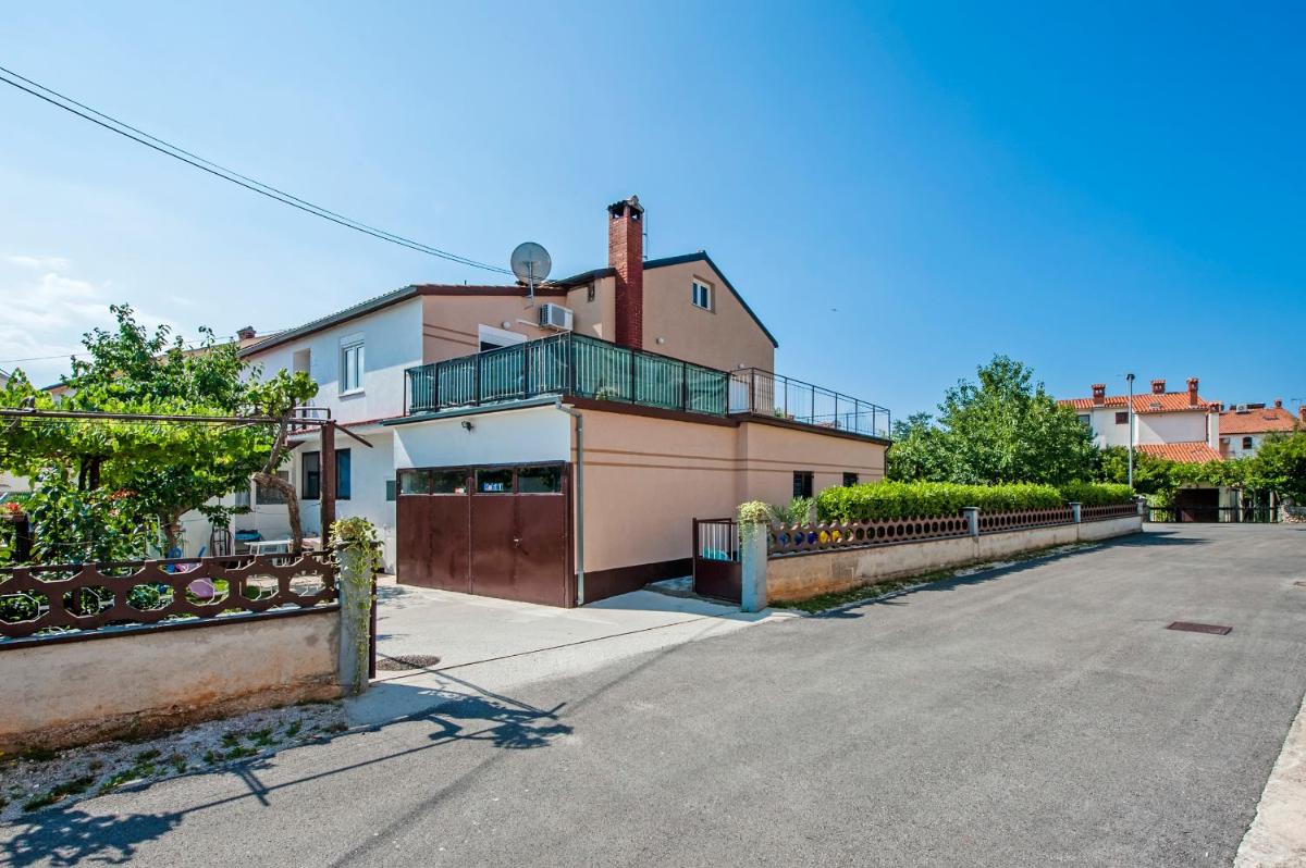 Holiday home and Apartment Dubravka