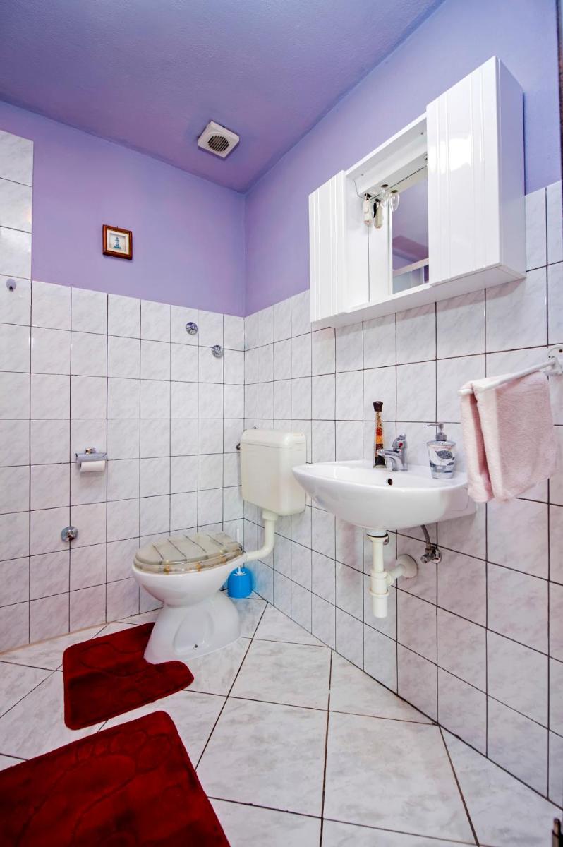 Holiday home and Apartment Dubravka